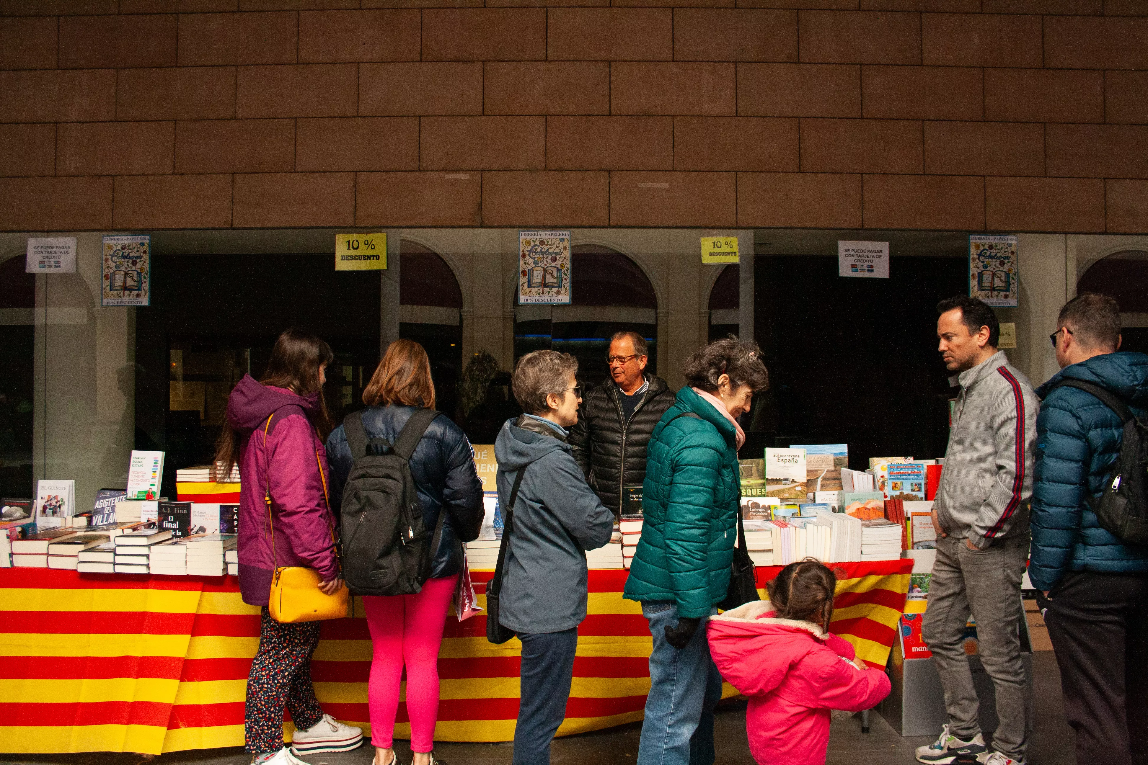 Celebración del Día del Libro en los Porches de Galicia de Huesca. Foto: Meli Armoa
