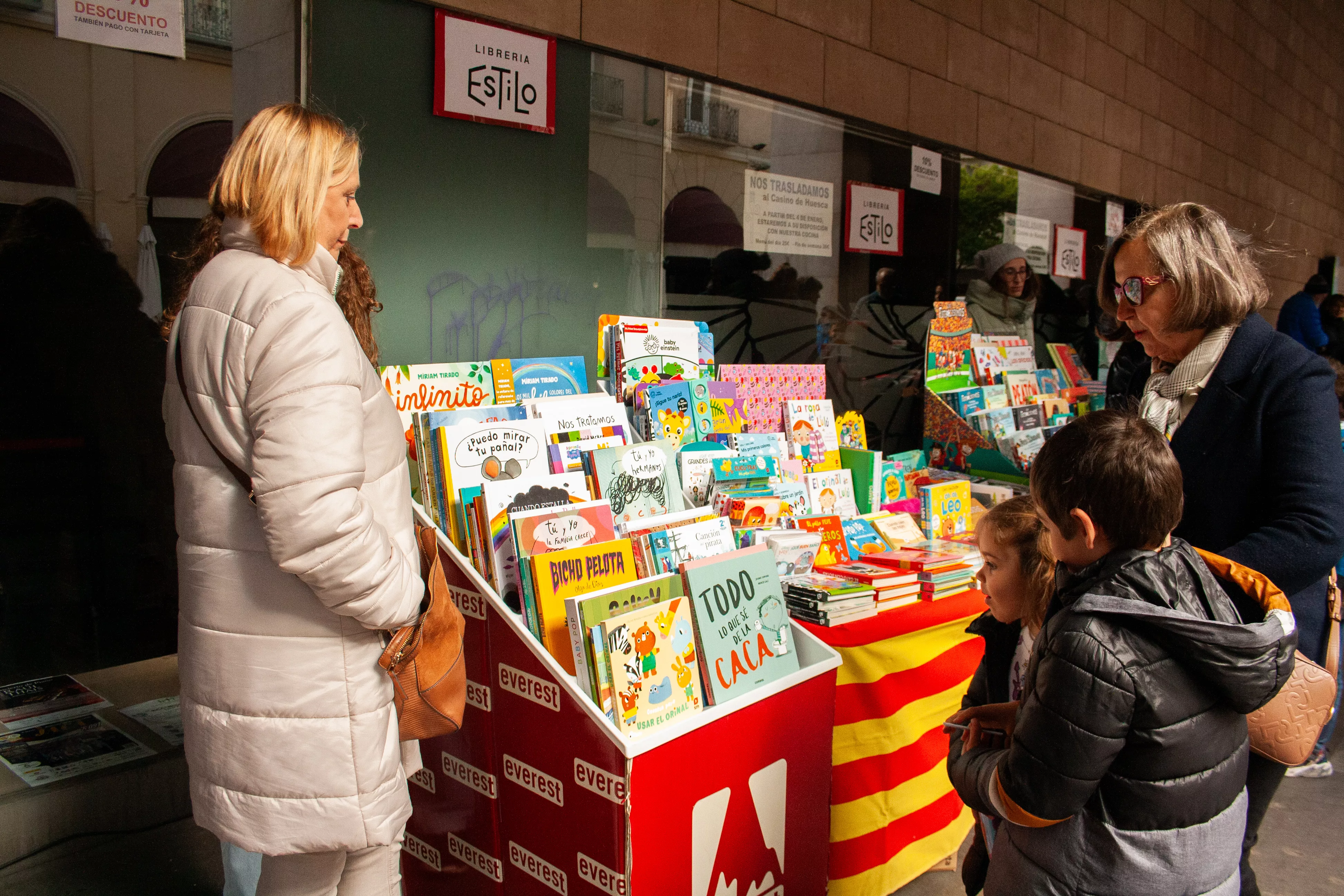 Celebración del Día del Libro en los Porches de Galicia de Huesca. Foto: Meli Armoa