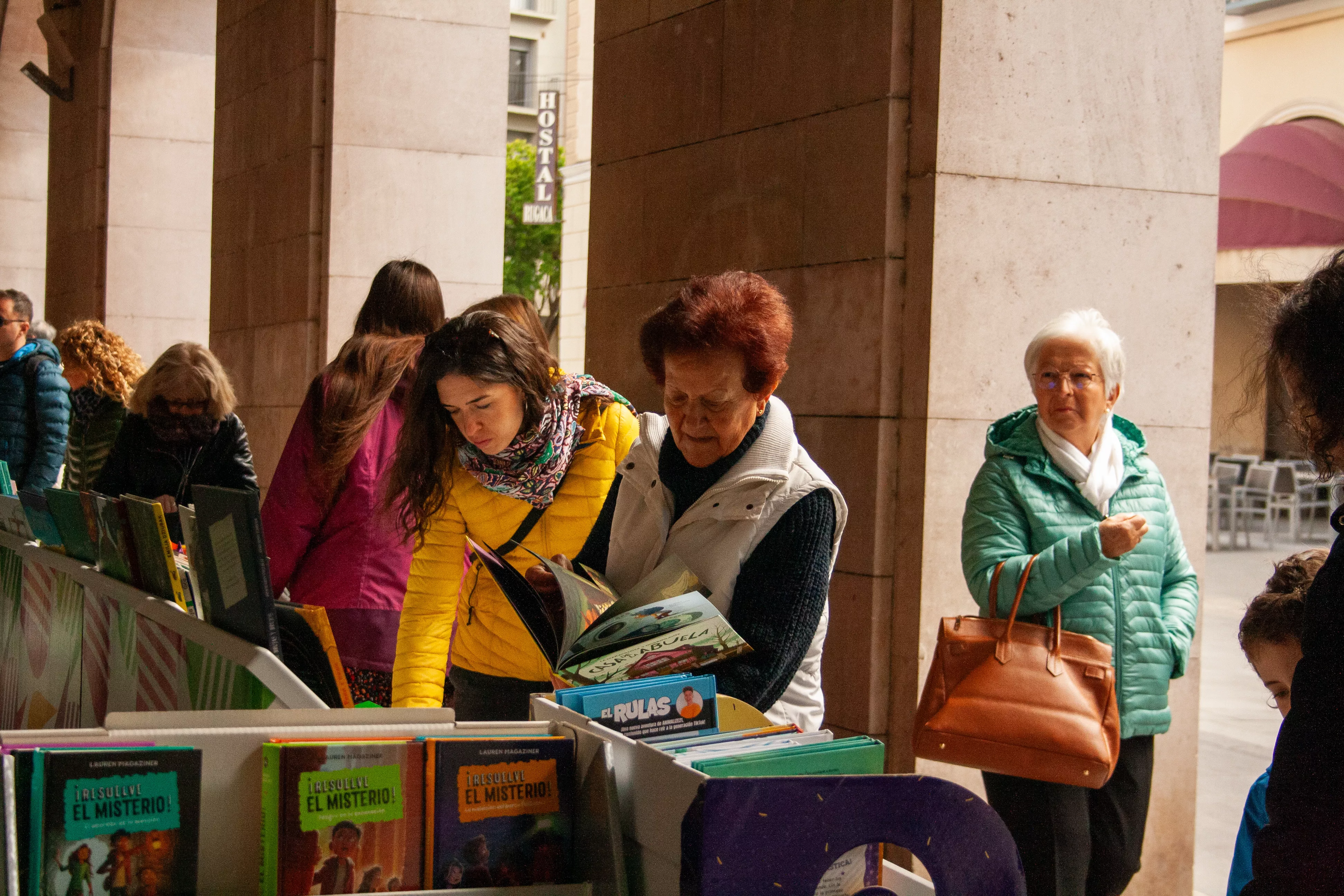 Celebración del Día del Libro en los Porches de Galicia de Huesca. Foto: Meli Armoa