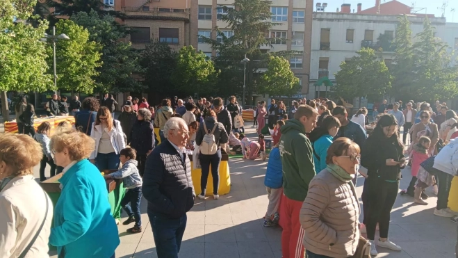 Animada jornada de San Jorge en la plaza de España de Binéfar.
