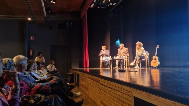 Javier Olivera, Alberto Gabarre y Raúl Usieto "Pécker" llenaron el centro cultural. Foto Myriam Martínez Javier Olivera, Alberto Gabarre y Raúl Usieto "Pécker" llenaron el centro cultural. Foto Myriam Martínez
