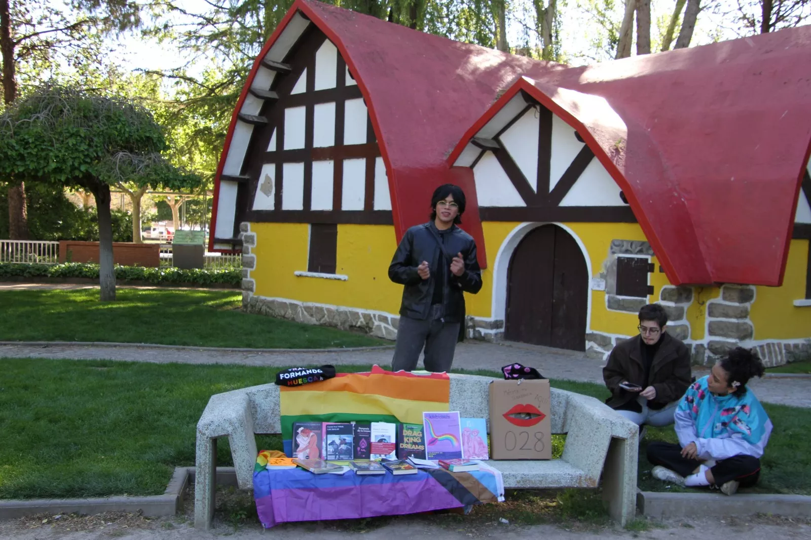 Club de lectura de la Asociación 28 J Huesca a. Foto Carlos Neofato 