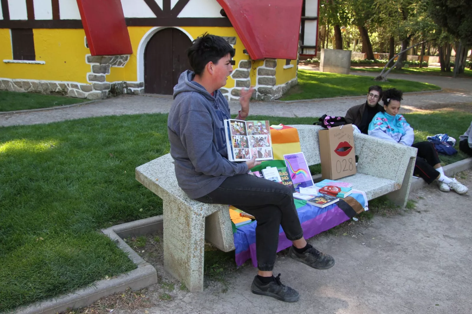 Club de lectura de la Asociación 28 J Huesca a. Foto Carlos Neofato 