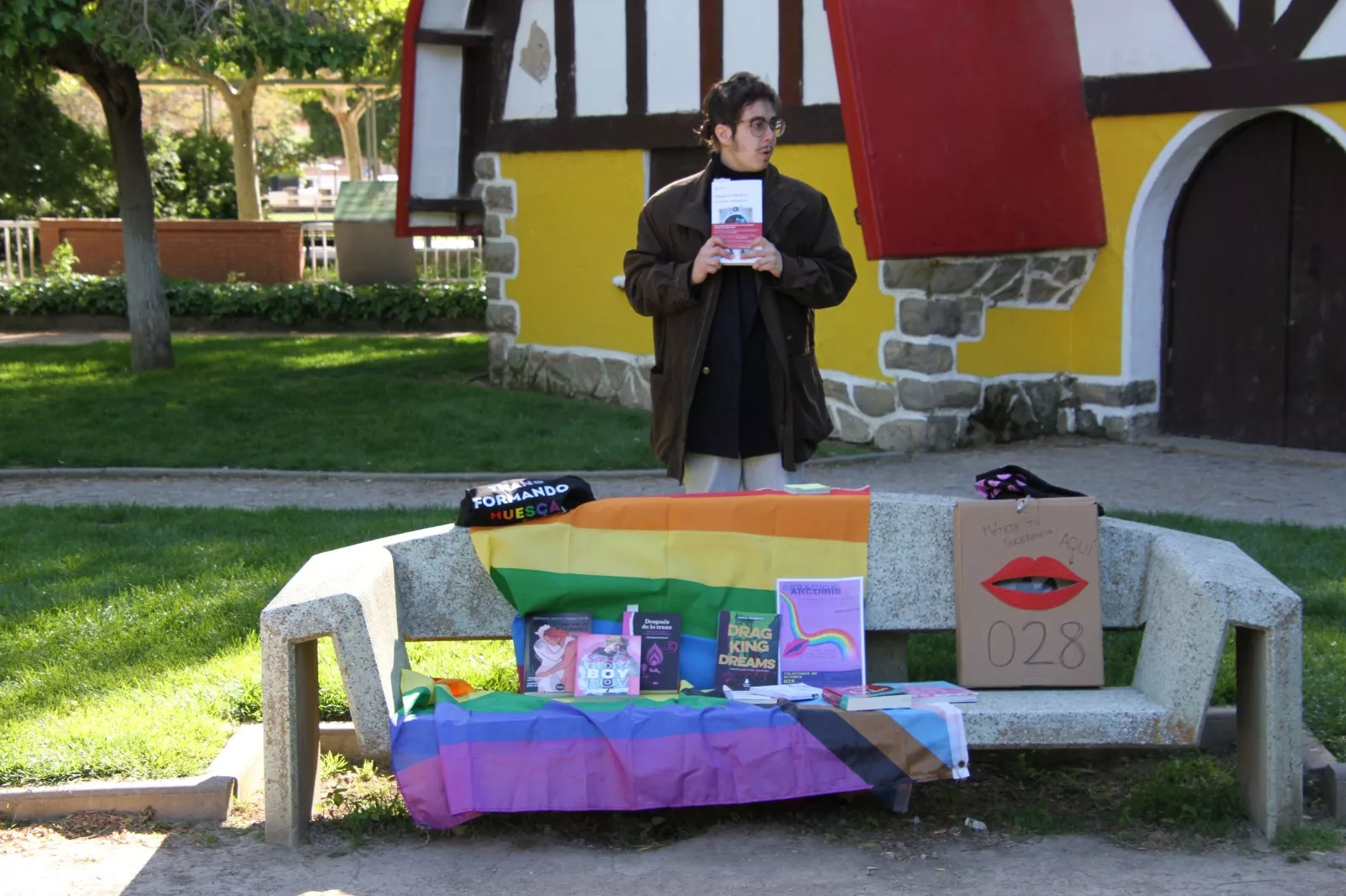 Club de lectura de la Asociación 28 J Huesca a. Foto Carlos Neofato 