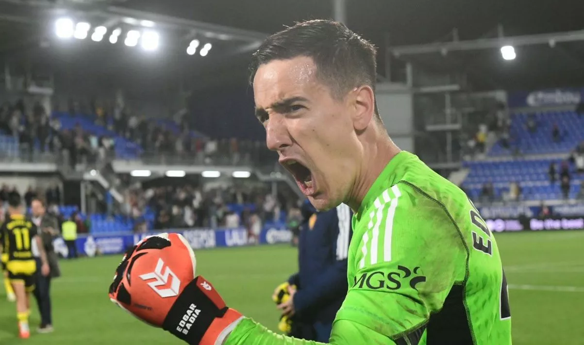 Edgar Badía, sobre el césped de El Alcoraz.