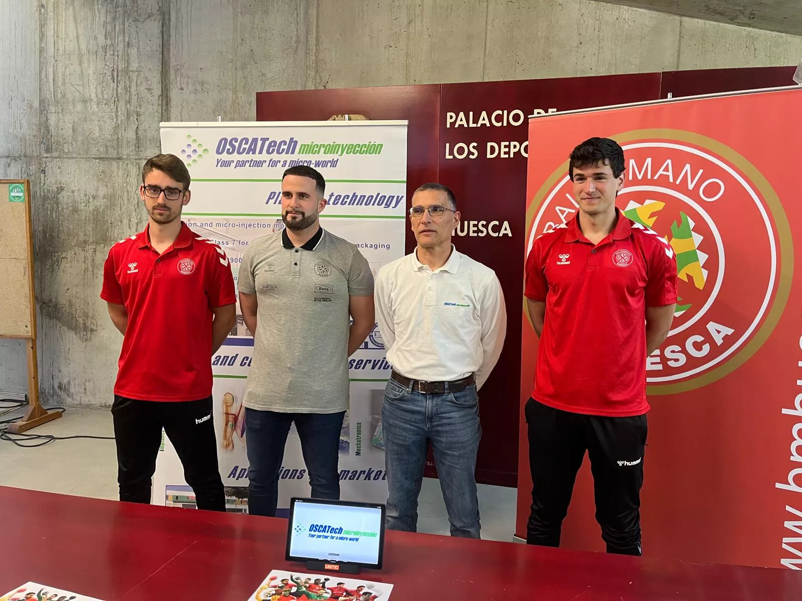 Pablo Casterad, Lucas Calvo, Miguel Ángel Ramos y Francisco Rubio, en la presentación de la fase final de Oscatech Huesca. Foto: A. Mora