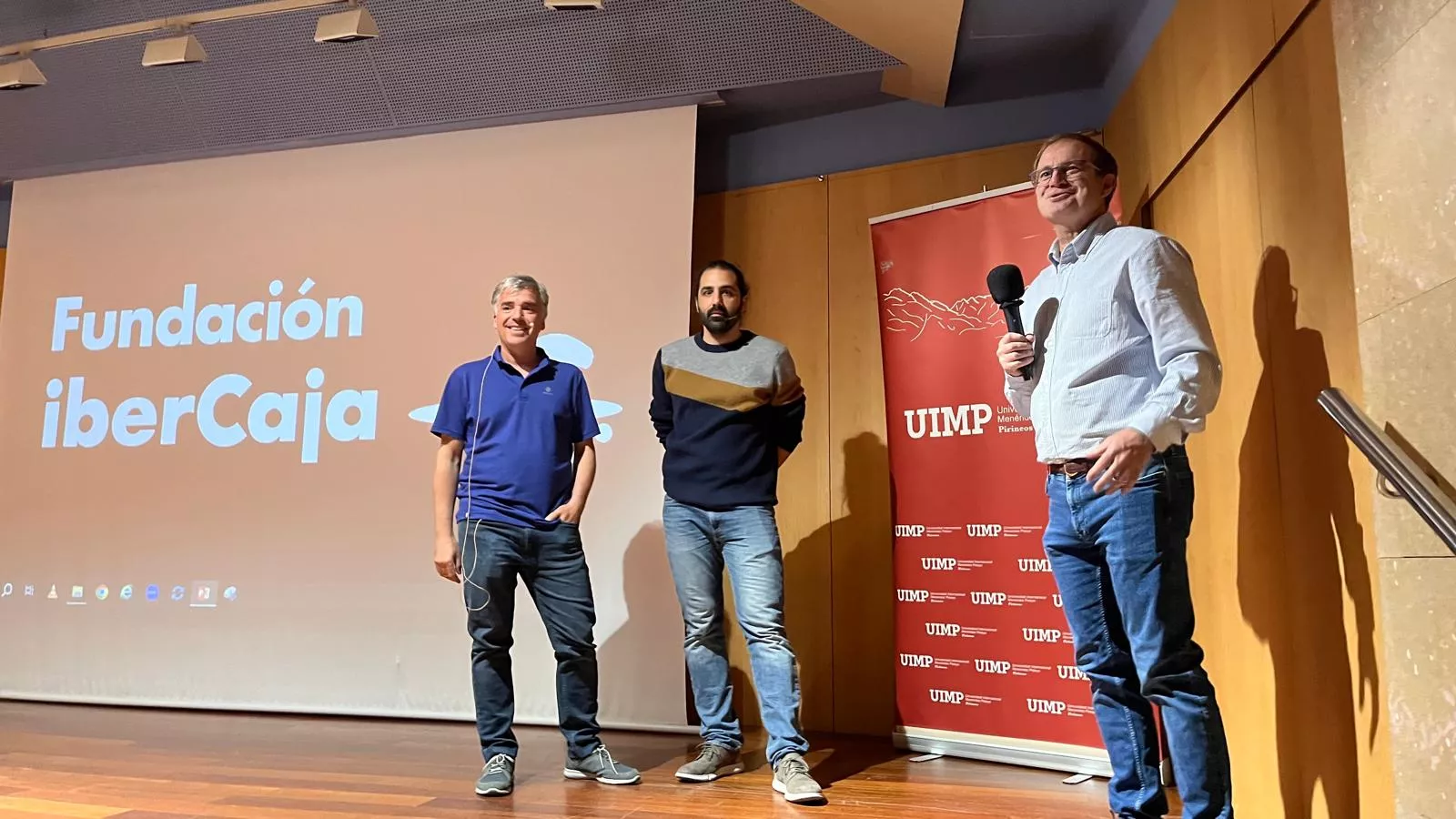 Nacho López Moreno, Jesús Revuelto y Alfredo Serreta en la presentación de la charla sobre el glaciar de Monte Perdido.