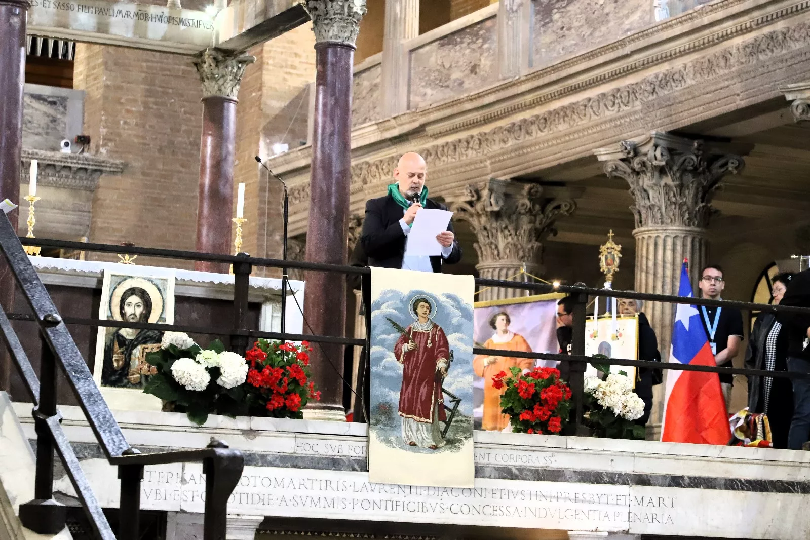 Javier Monsón se dirige a los presentes en la Jornada Laurenciana en Roma