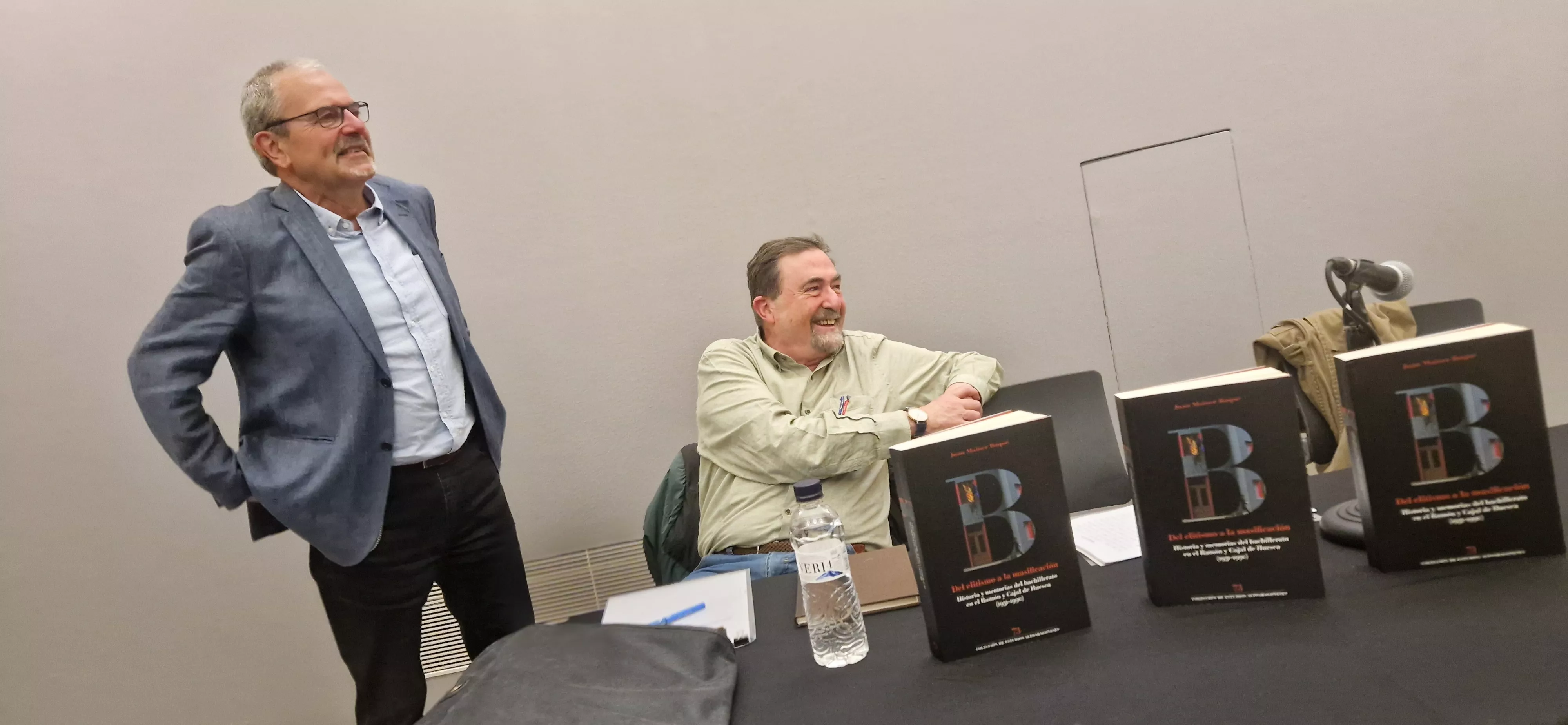 Juan Mainer presenta su libro Del elitismo a la masificación. Foto Myriam Martínez (14)