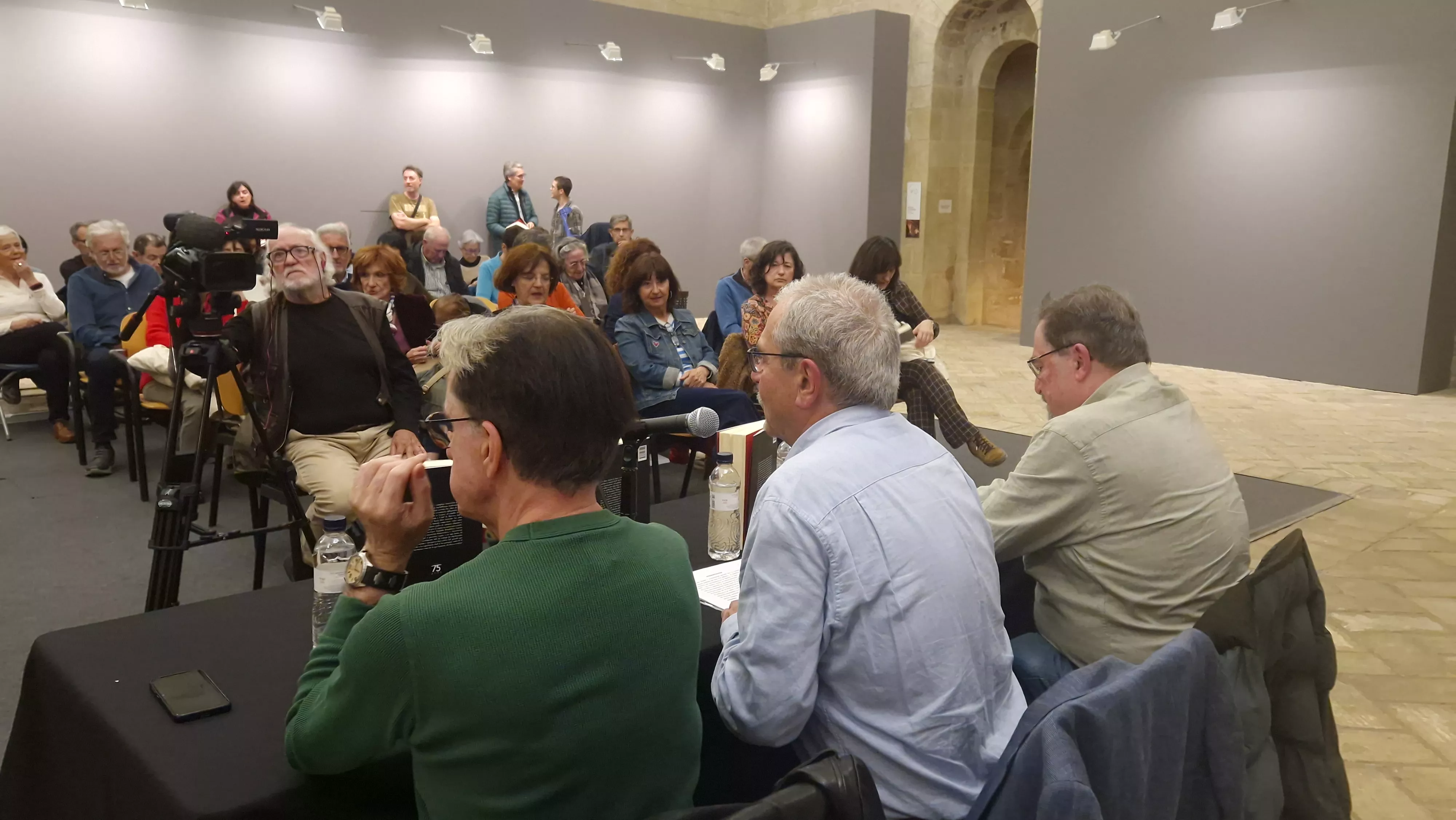 Juan Mainer presenta su libro Del elitismo a la masificación. Foto Myriam Martínez 