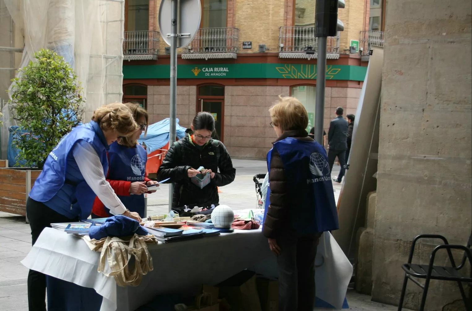 Manos Unidas sale a la calle en Huesca para trasladar la urgencia de actuar contra la injusticia climática. Foto Meli Armoa