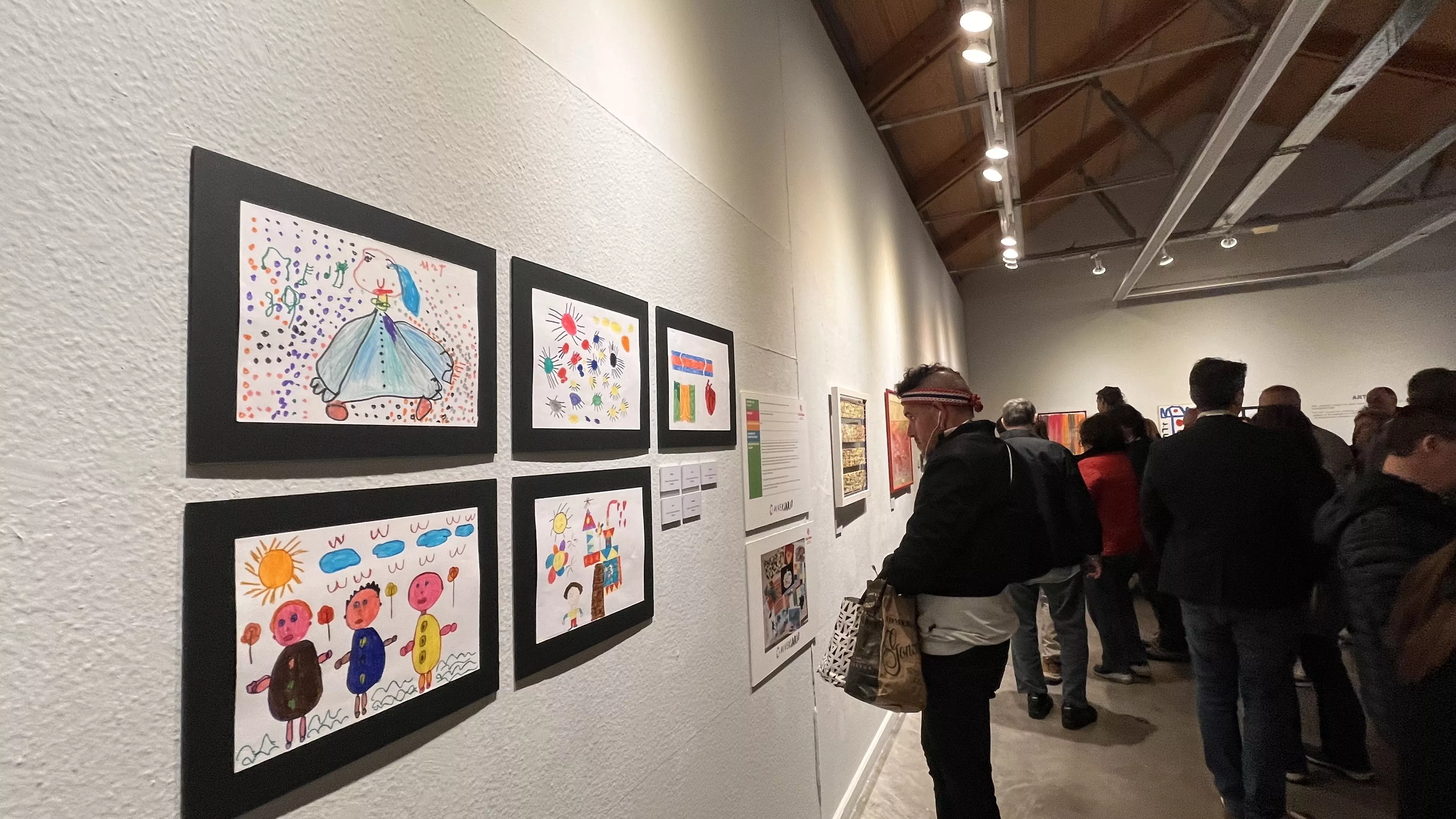 Inauguración de la exposición de las obras presentadas a Diversario 2024. Foto Mercedes Manterola