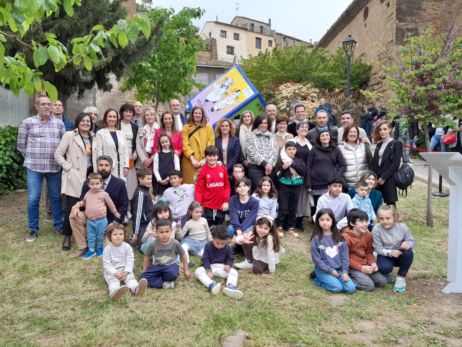 Inauguración del "Dado de la paz" en Bolea del Colegio Virgen de la Soledad.