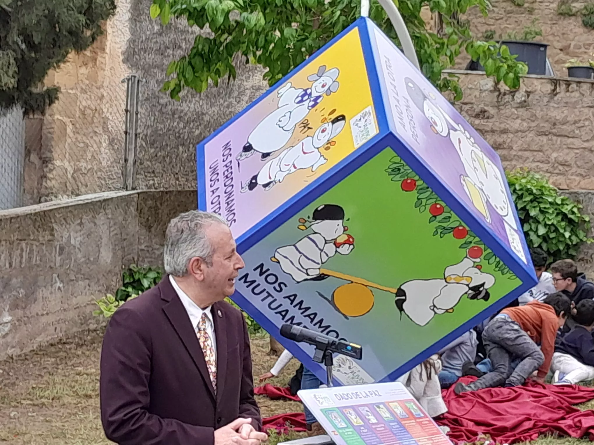 Inauguración del "Dado de la paz" en Bolea del Colegio Virgen de la Soledad.