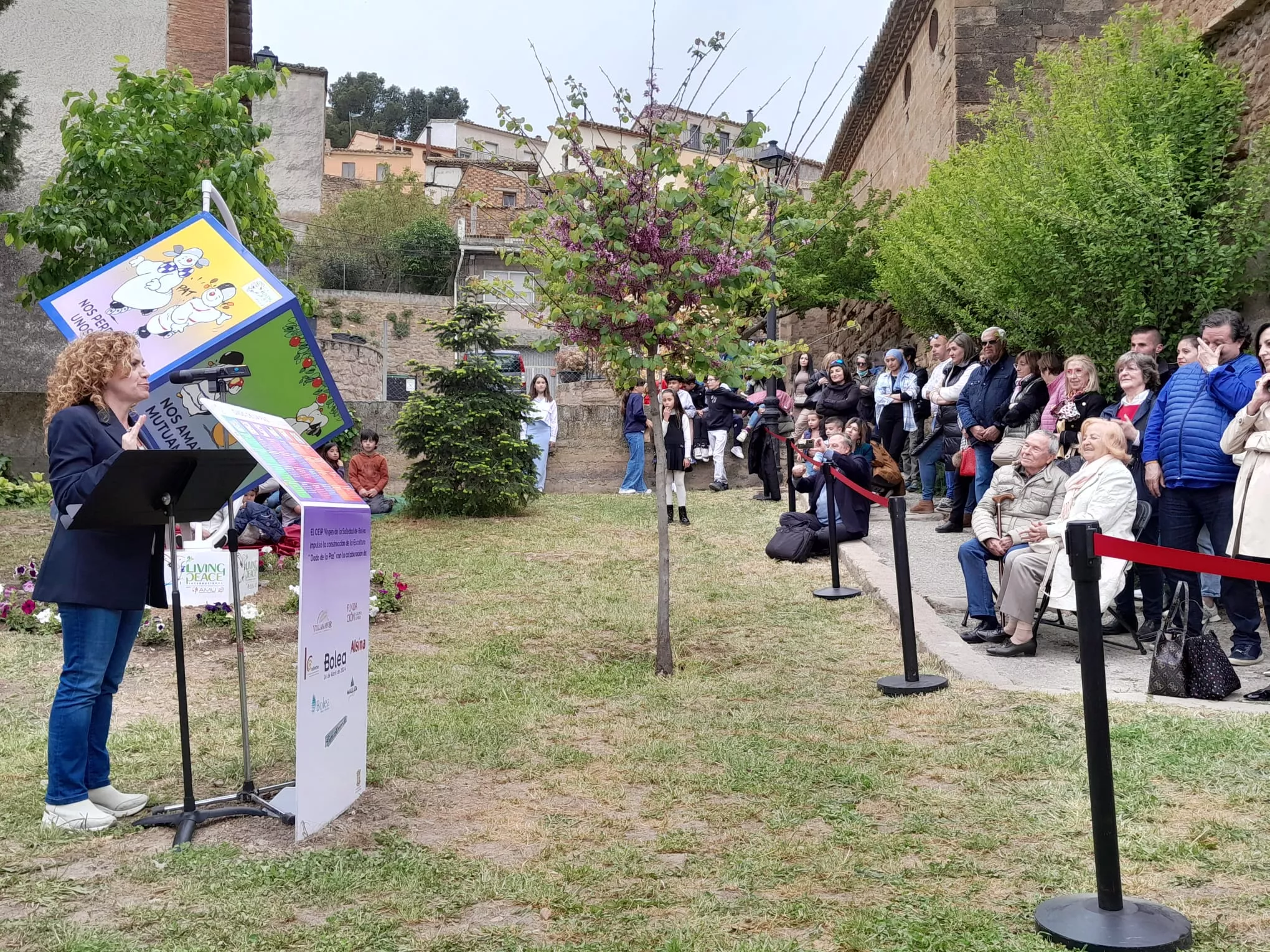 Inauguración del "Dado de la paz" en Bolea del Colegio Virgen de la Soledad.