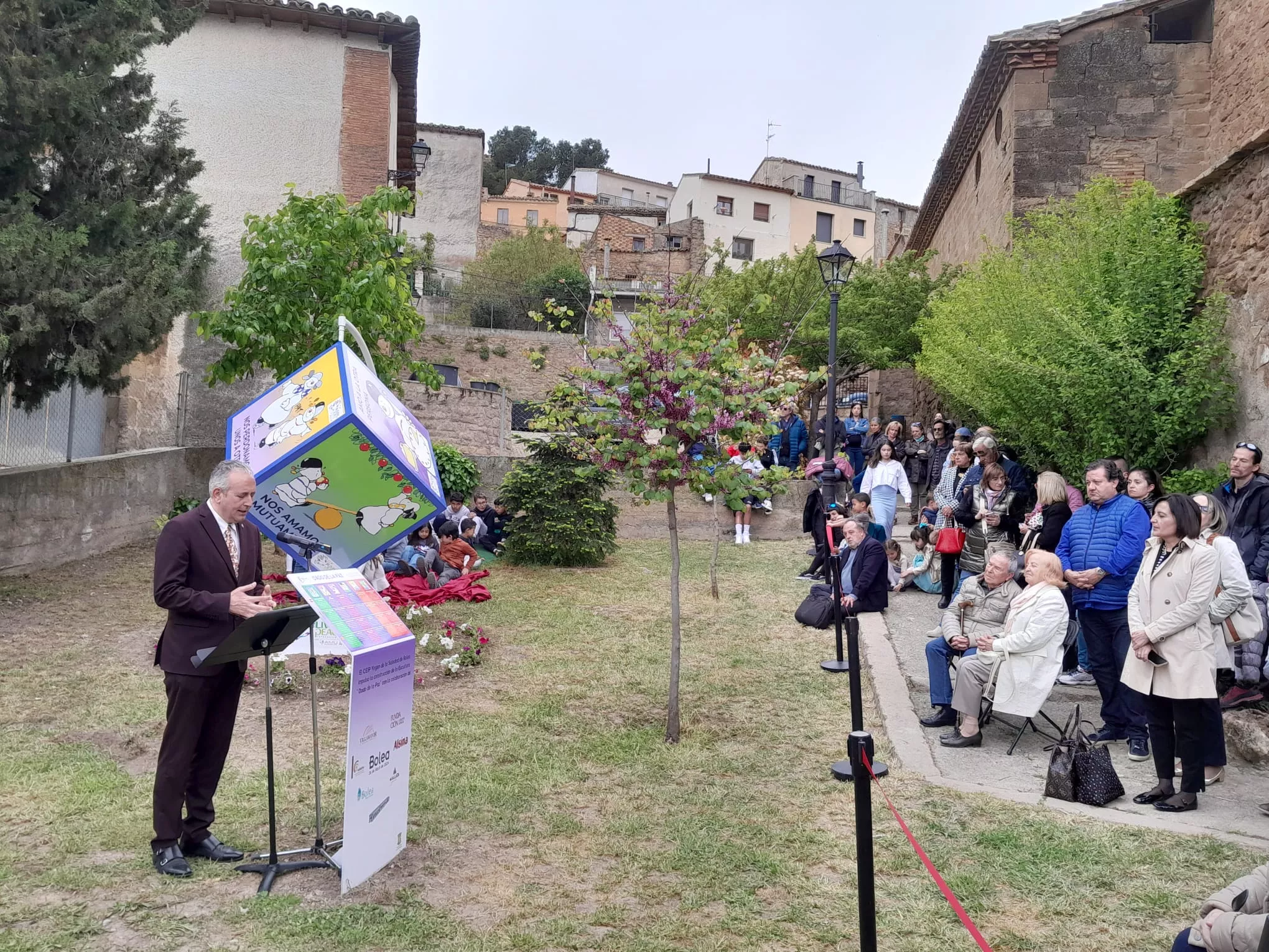 Inauguración del "Dado de la paz" en Bolea del Colegio Virgen de la Soledad.