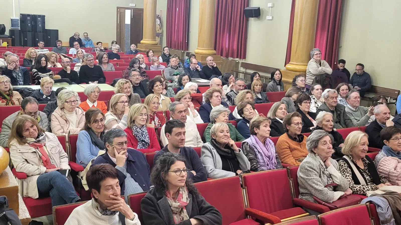 Inauguración del salón de actos del Ramón y Cajal como Ángela Martín Casabiel
