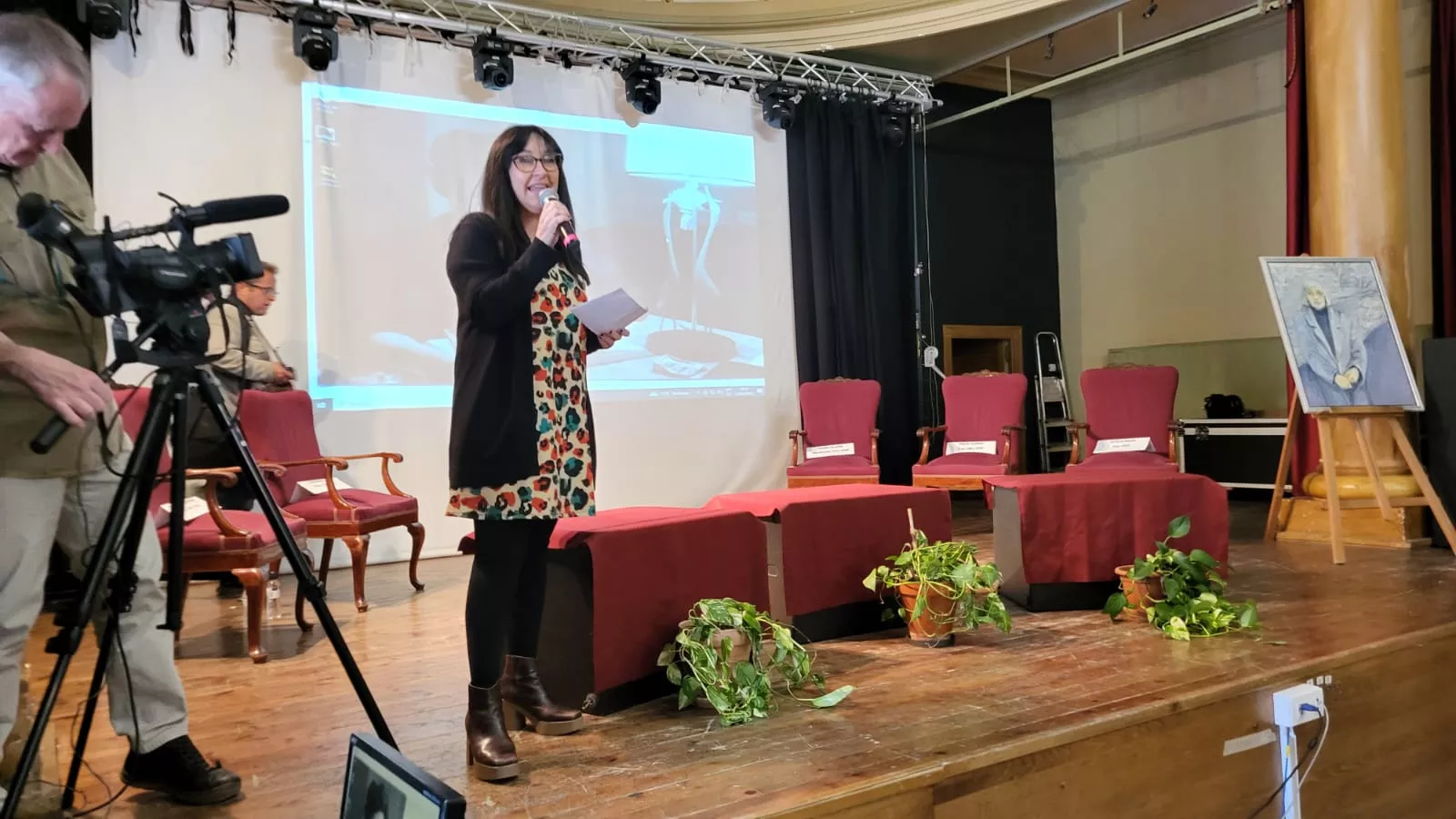 Inauguración del salón de actos del Ramón y Cajal como Ángela Martín Casabiel