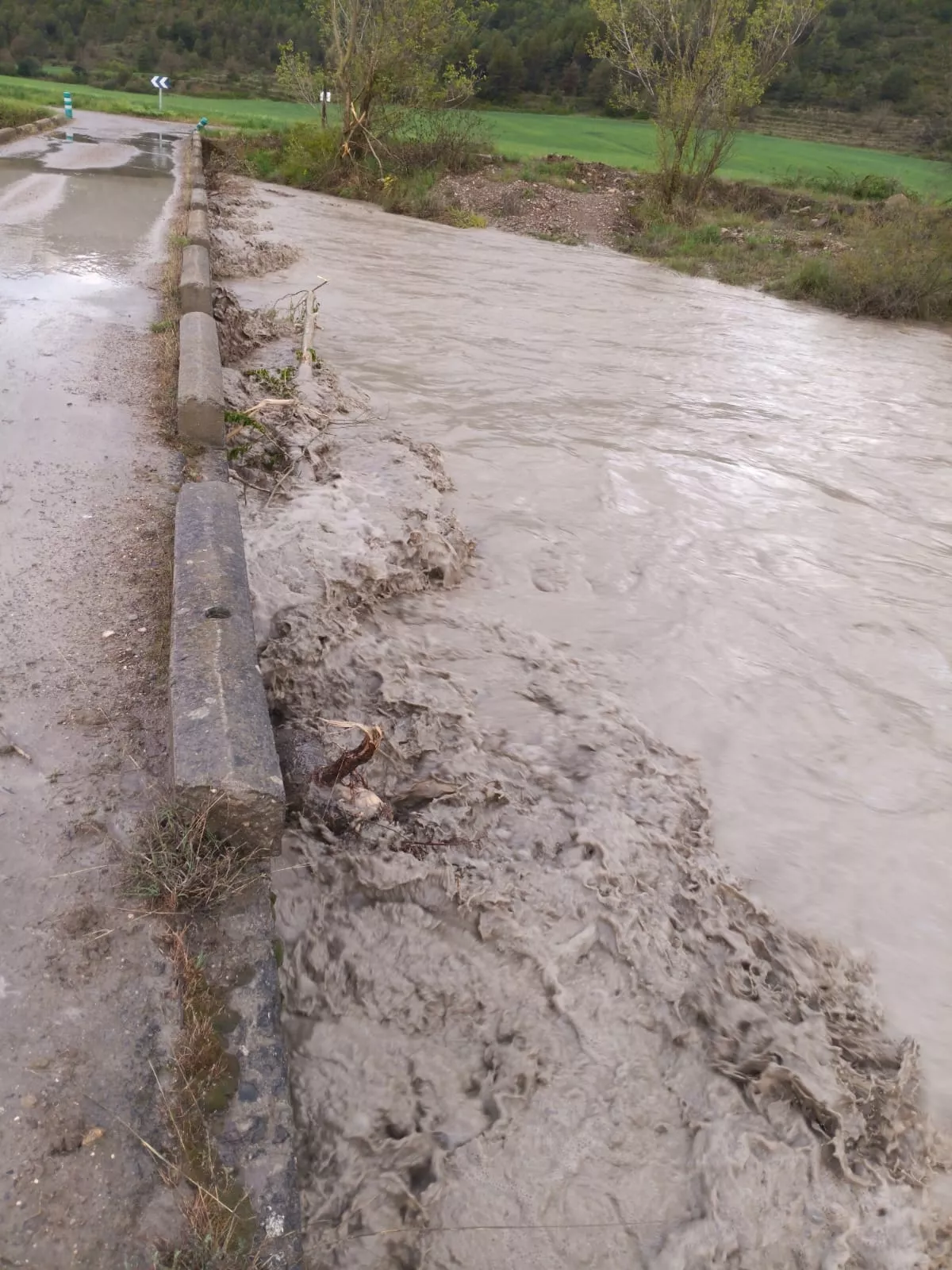 Río Usía en La Fueva tras las lluvias.