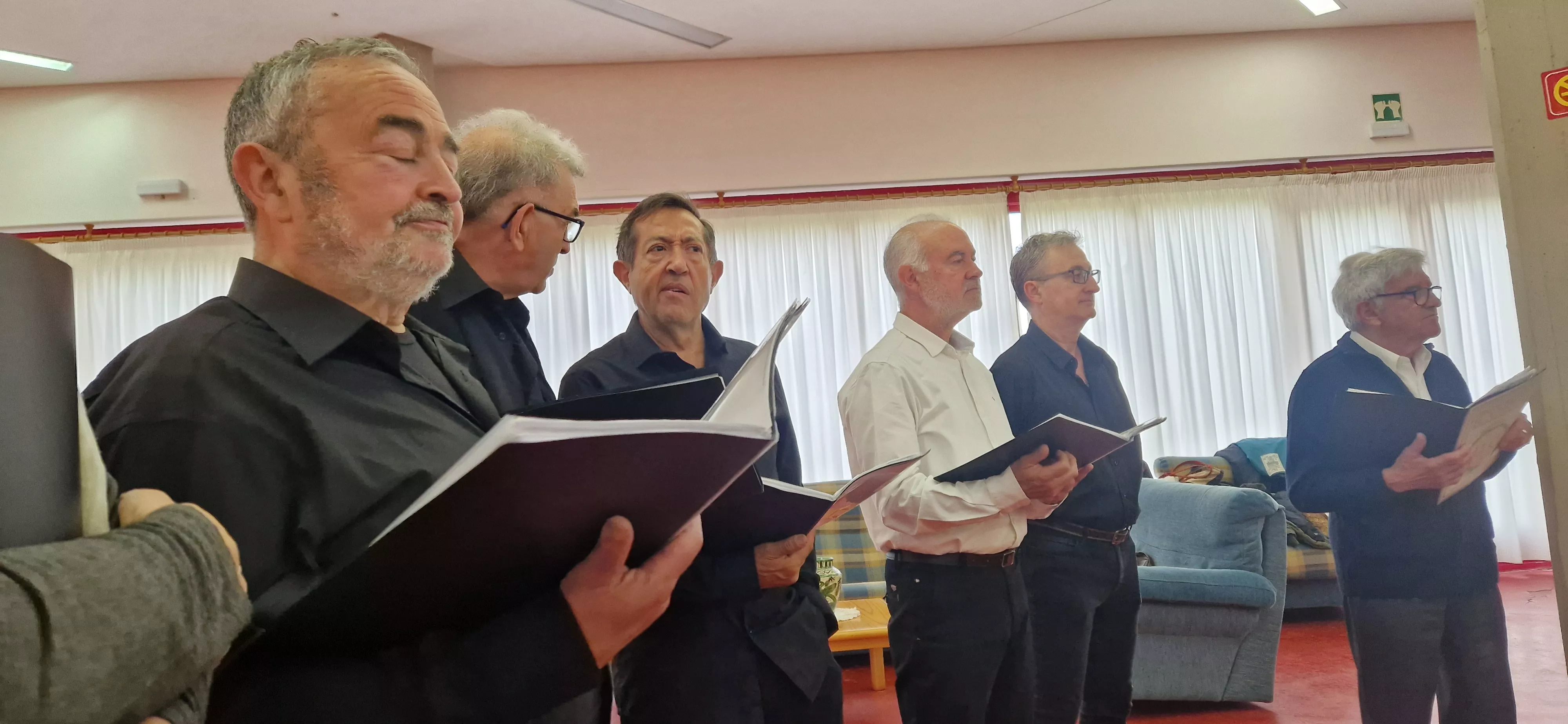 El Coro de la Universidad Ciudadana en la Residencia Ciudad de Huesca. Foto Myriam Martínez