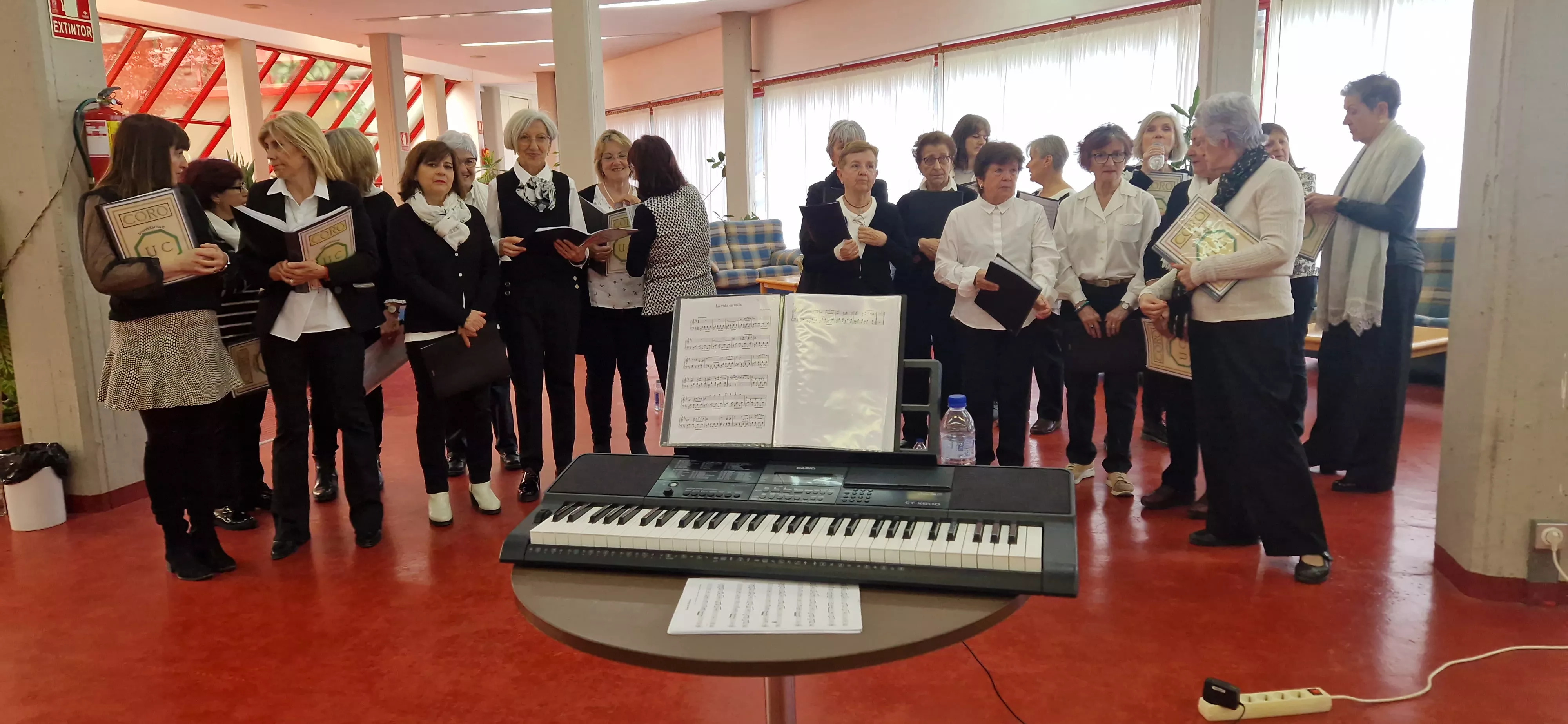 El Coro de la Universidad Ciudadana en la Residencia Ciudad de Huesca. Foto Myriam Martínez