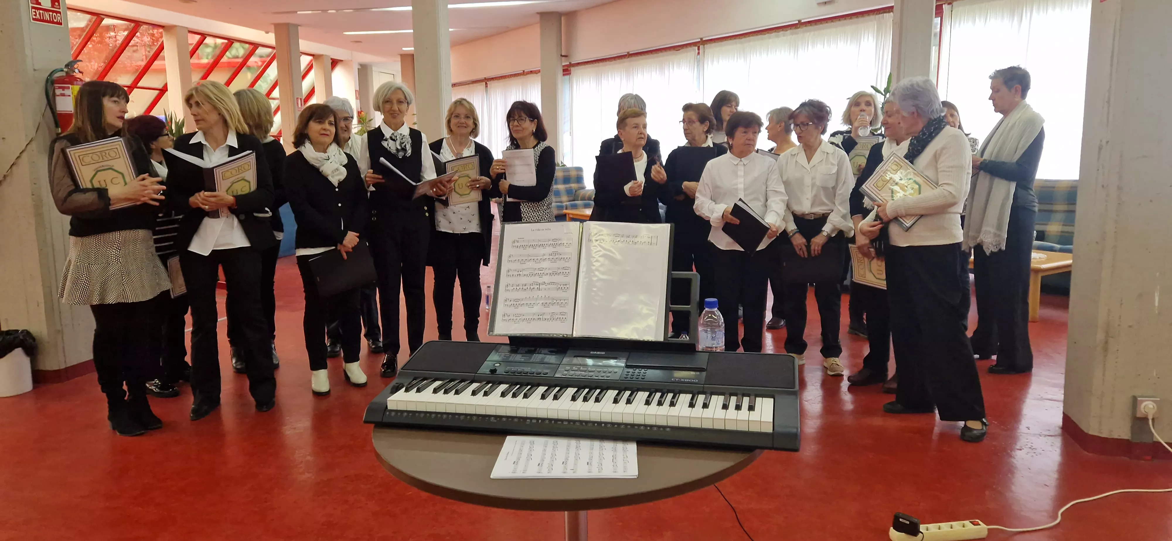 El Coro de la Universidad Ciudadana en la Residencia Ciudad de Huesca. Foto Myriam Martínez