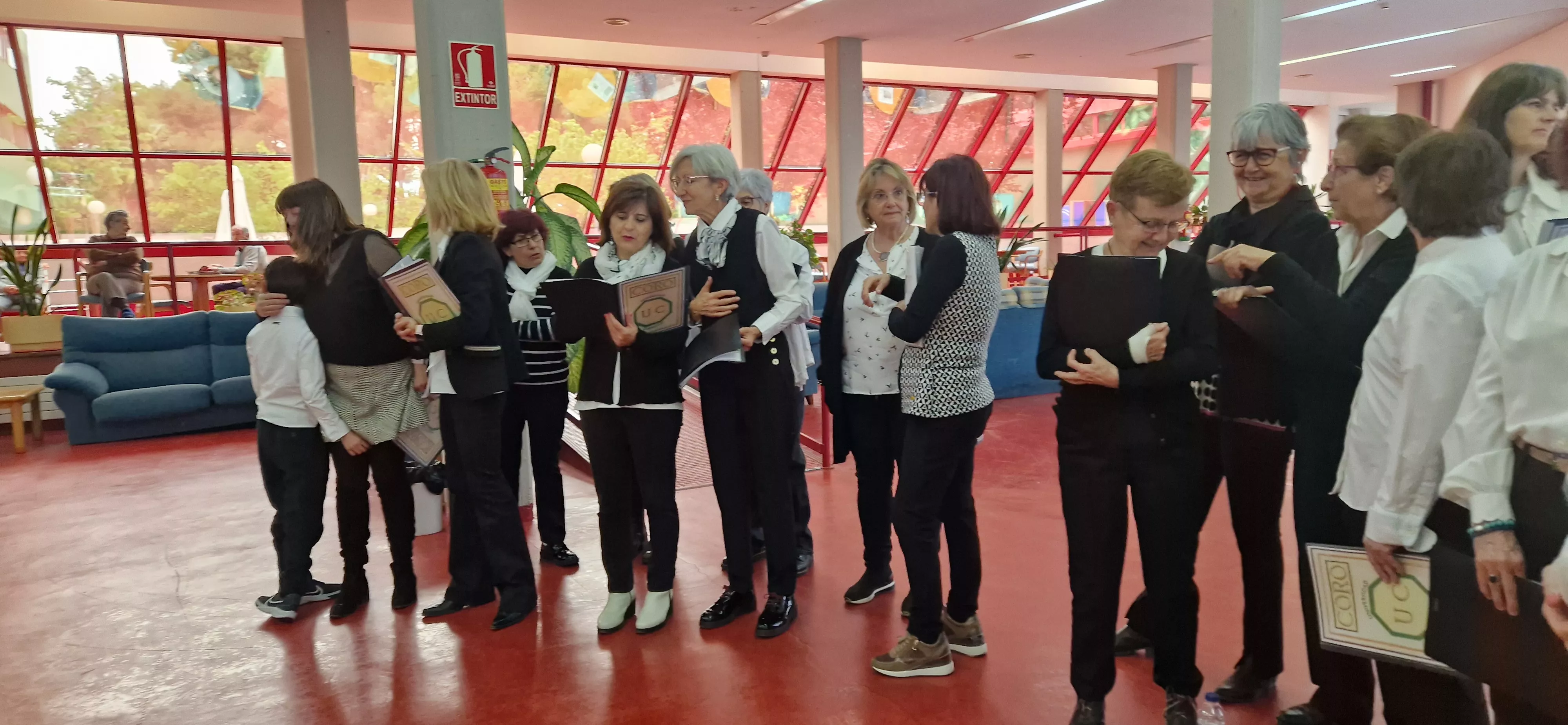 El Coro de la Universidad Ciudadana en la Residencia Ciudad de Huesca. Foto Myriam Martínez