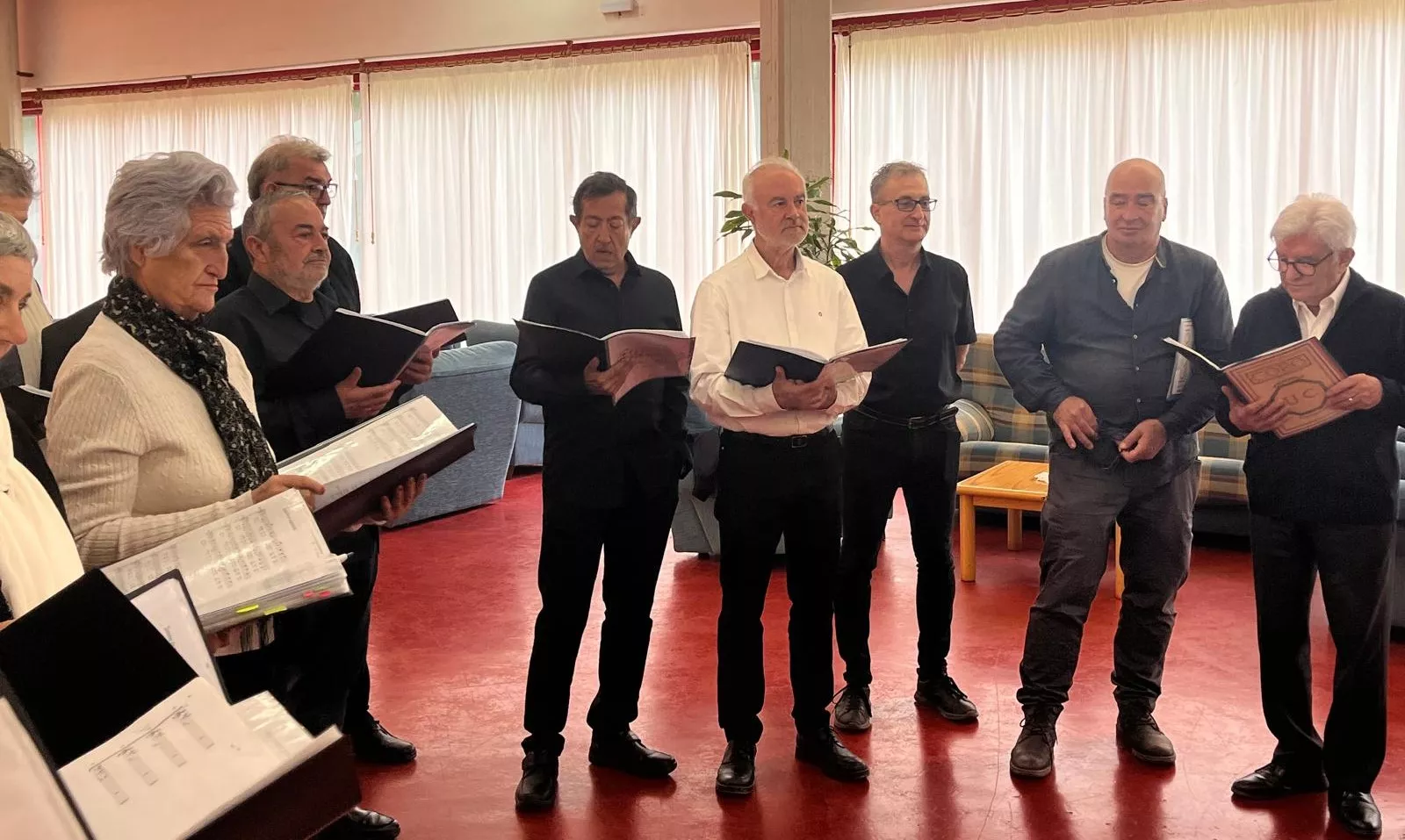 El Coro de la Universidad Ciudadana en la Residencia Ciudad de Huesca. Foto Mercedes Manterola