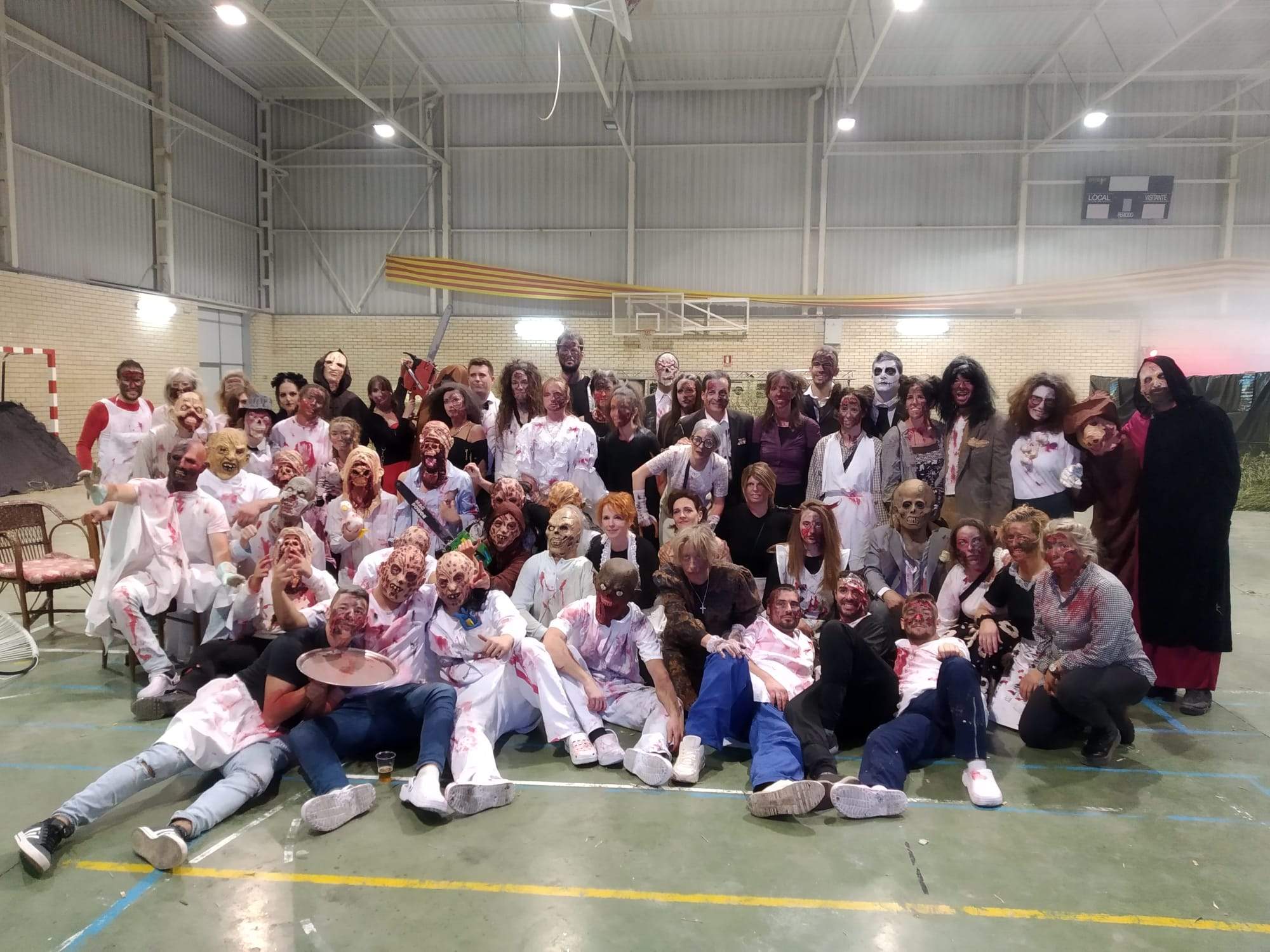 Ambiente de familia en el Hotel Dark Queen del pabellón de Grañén