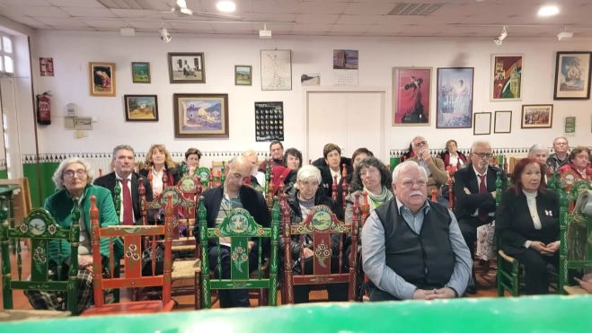 Asistentes a la mesa redonda en la Casa de Andalucía Asistentes a la mesa redonda en la Casa de Andalucía