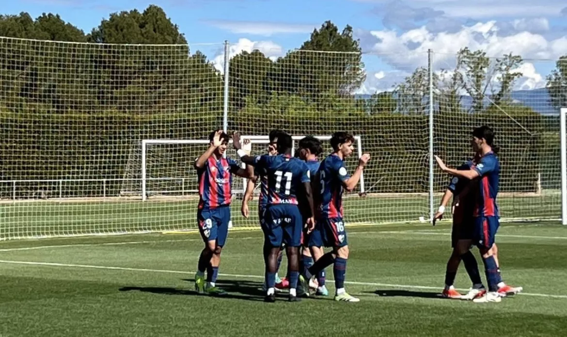 El Huesca B celebra uno de los goles ante el Cariñena.