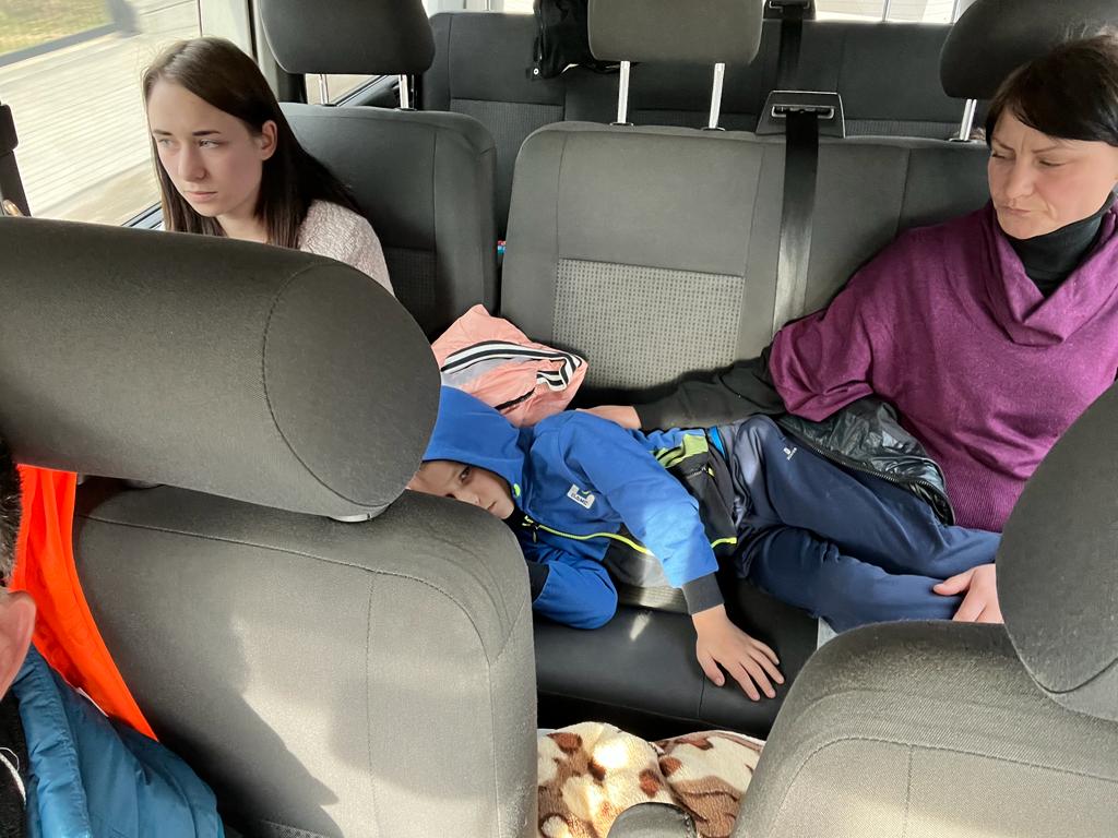 Primera expedición a Ucrania en marzo con ucranianos de vuelta para ponerse a salvo en España.