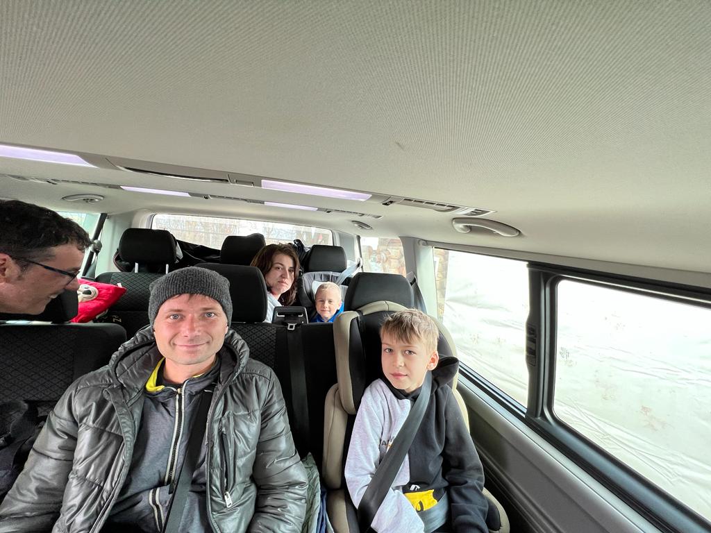 Primera expedición a Ucrania en marzo con ucranianos de vuelta para ponerse a salvo en España.