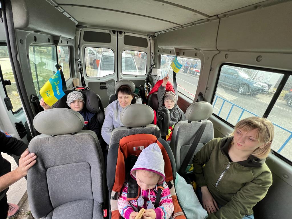 Primera expedición a Ucrania en marzo con ucranianos de vuelta para ponerse a salvo en España.