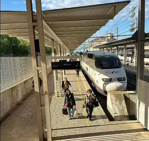 Comienza el refuerzo del AVE Huesca-Madrid para la campaña de invierno. Comienza el refuerzo del AVE Huesca-Madrid para la campaña de invierno.