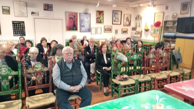 Las explicaciones de los expertos atrajeron el interés del auditorio Las explicaciones de los expertos atrajeron el interés del auditorio