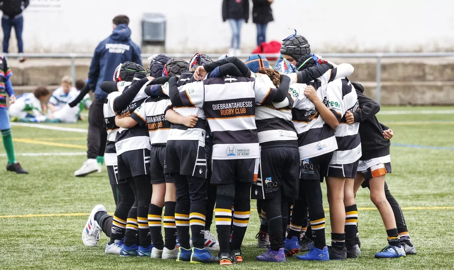 Las tormentas no frenan la ilusión del V Torneo de Rugby de los Pirineos. Foto: Héctor Pérez