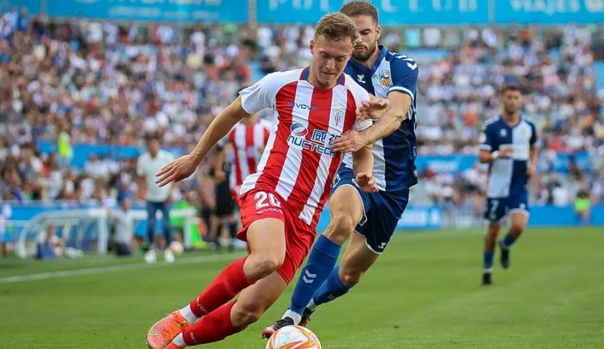 Rafa Tresaco, jugador del Huesca, en un partido con el Algeciras.