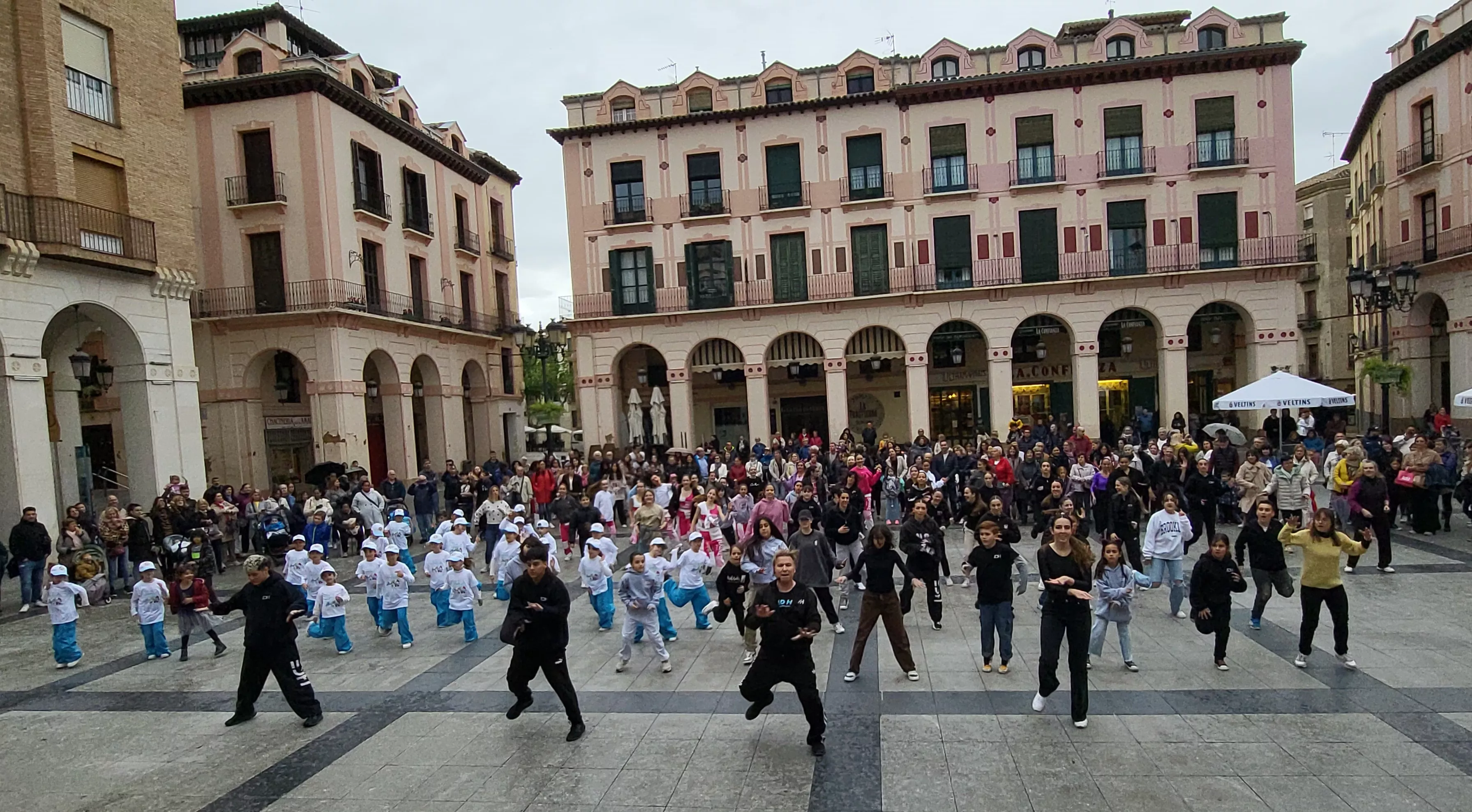 Celebración del Día Internacional de la Danza en Huesca. Foto Mercedes Manterola