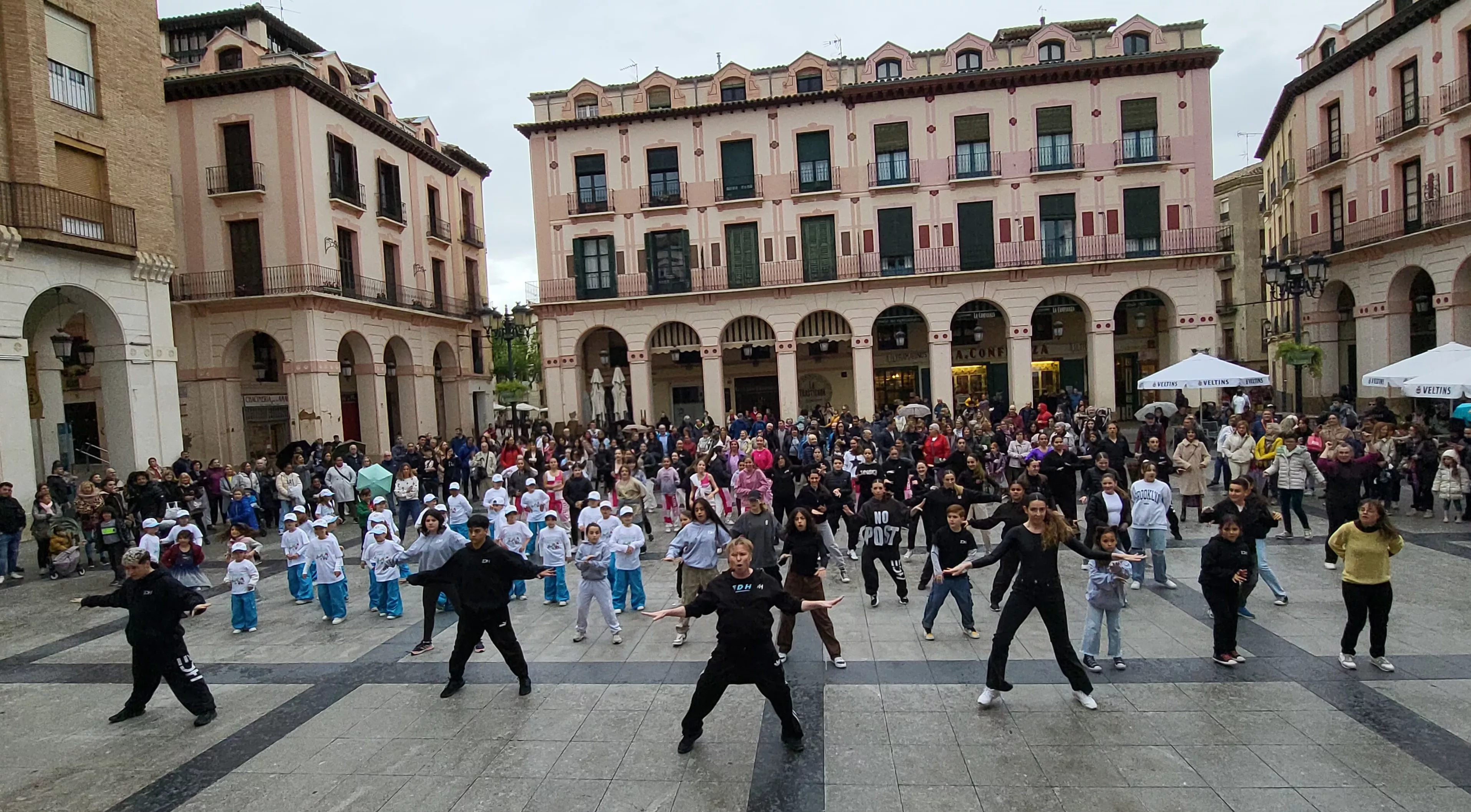 Celebración del Día Internacional de la Danza en Huesca. Foto Mercedes Manterola