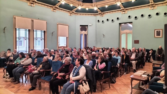Charla de Consuelo García Cid. Charla de Consuelo García Cid.
