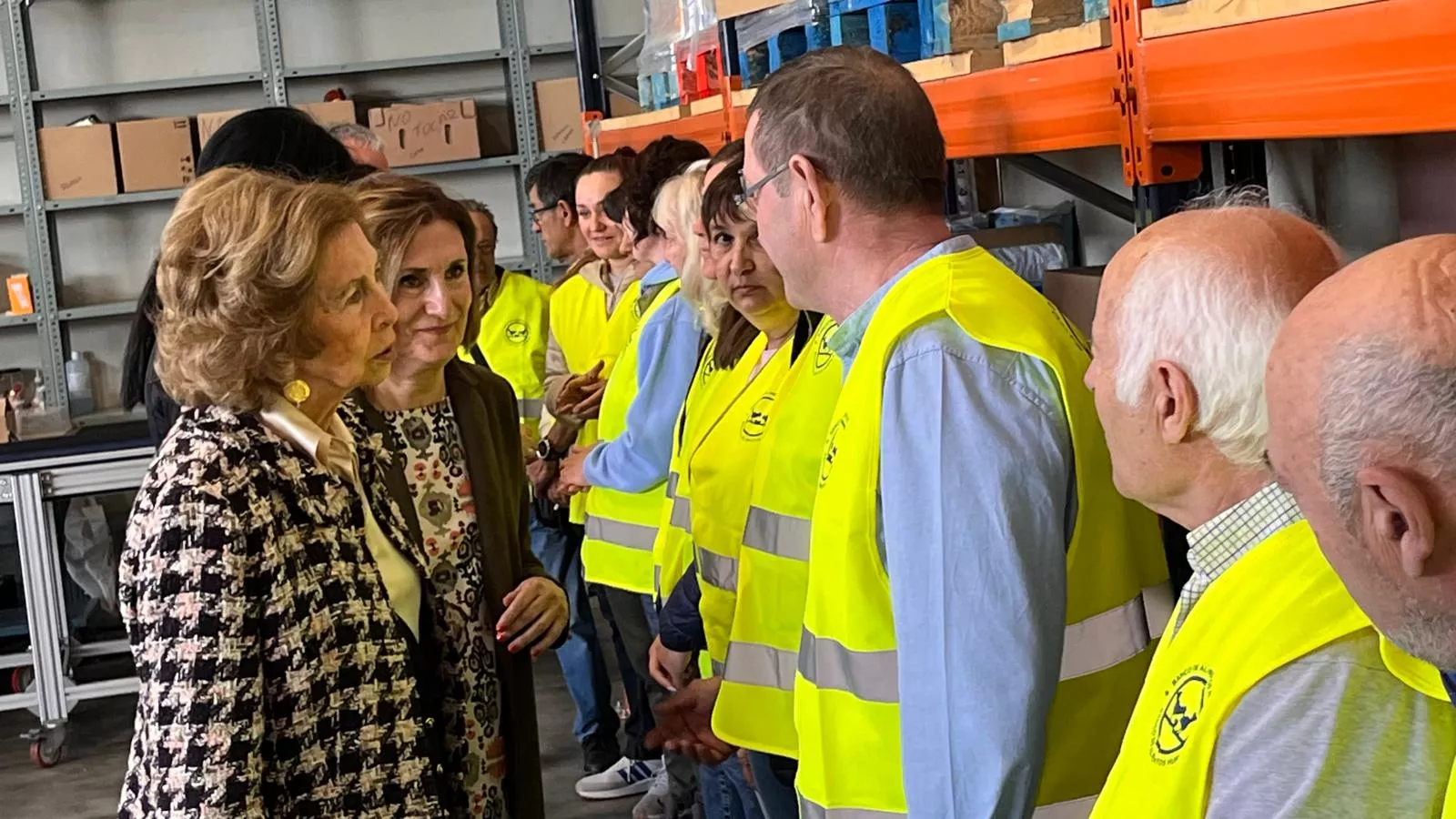 Visita de la Reina Sofía al Banco de Alimentos de Huesca. Foto Mercedes Manterola