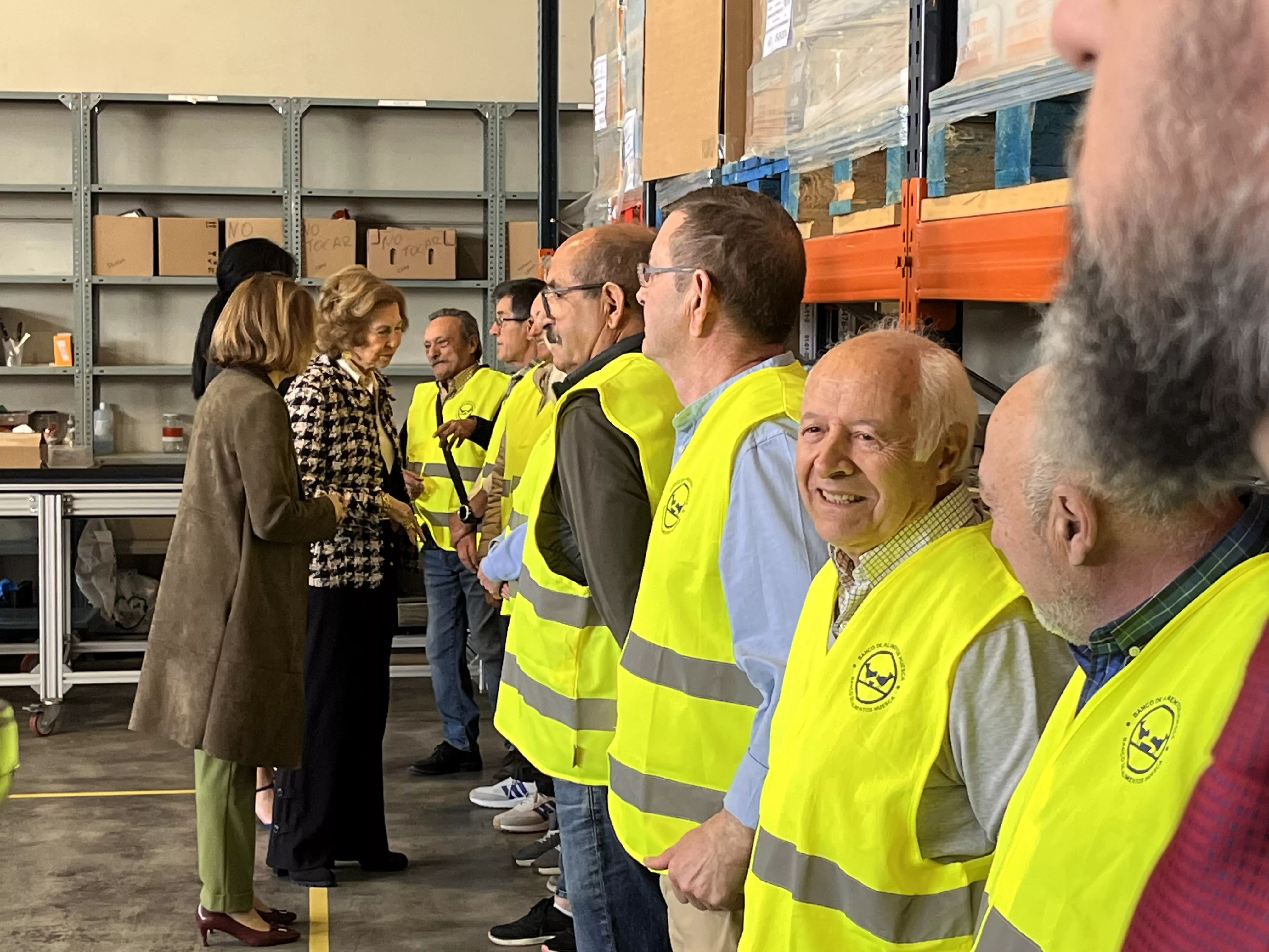 Visita de la Reina Sofía al Banco de Alimentos de Huesca. Foto Mercedes Manterola