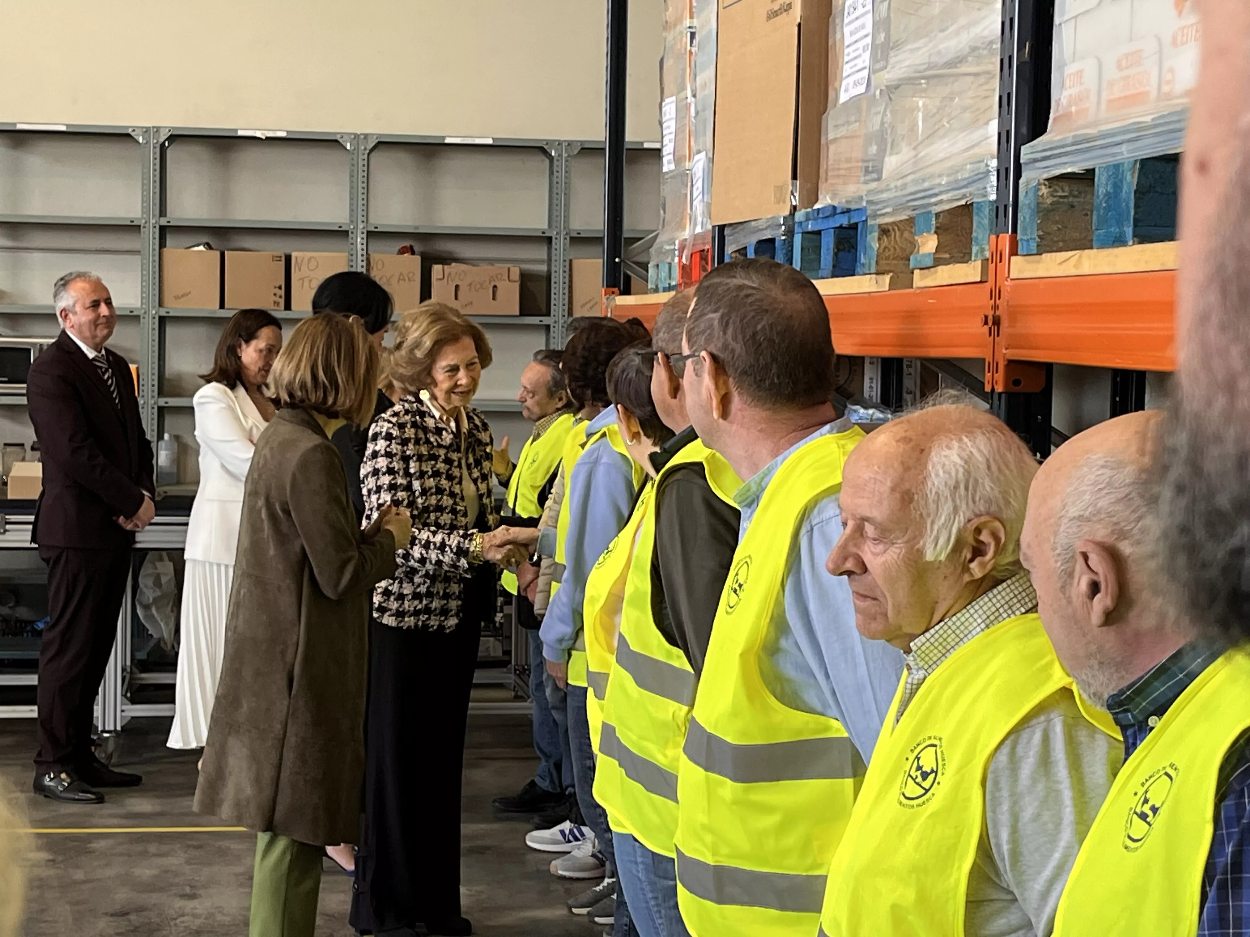 Visita de la Reina Sofía al Banco de Alimentos de Huesca. Foto Mercedes Manterola