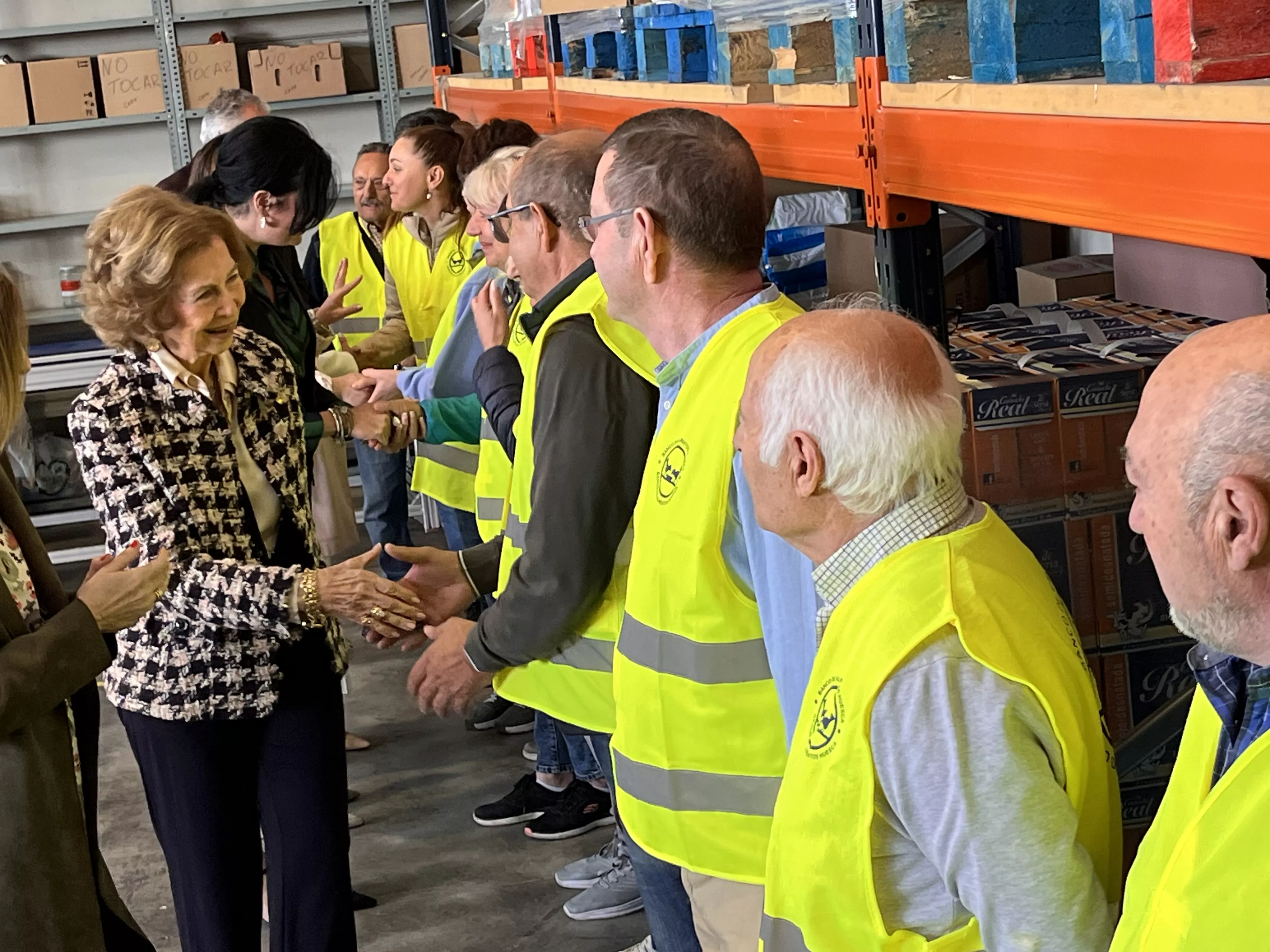 Visita de la Reina Sofía al Banco de Alimentos de Huesca. Foto Mercedes Manterola