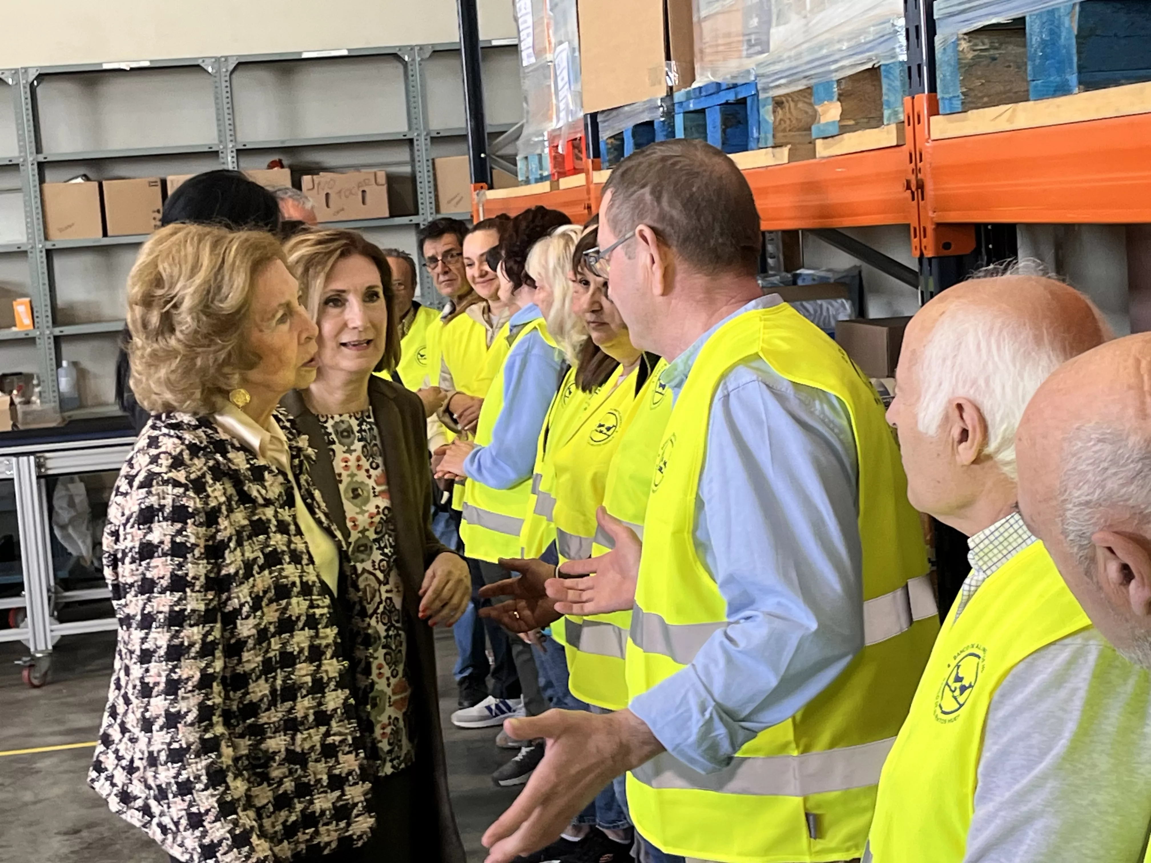 Visita de la Reina Sofía al Banco de Alimentos de Huesca. Foto Mercedes Manterola