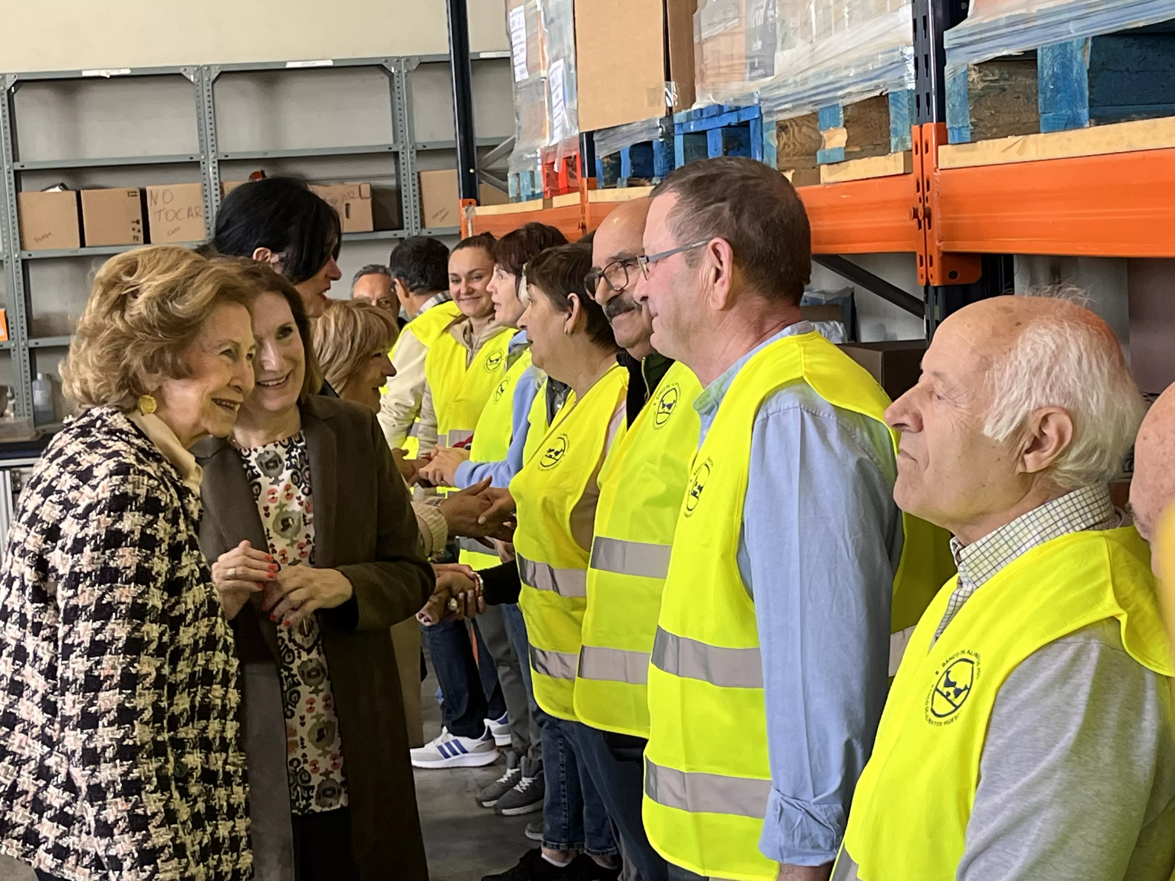 Visita de la Reina Sofía al Banco de Alimentos de Huesca. Foto Mercedes Manterola