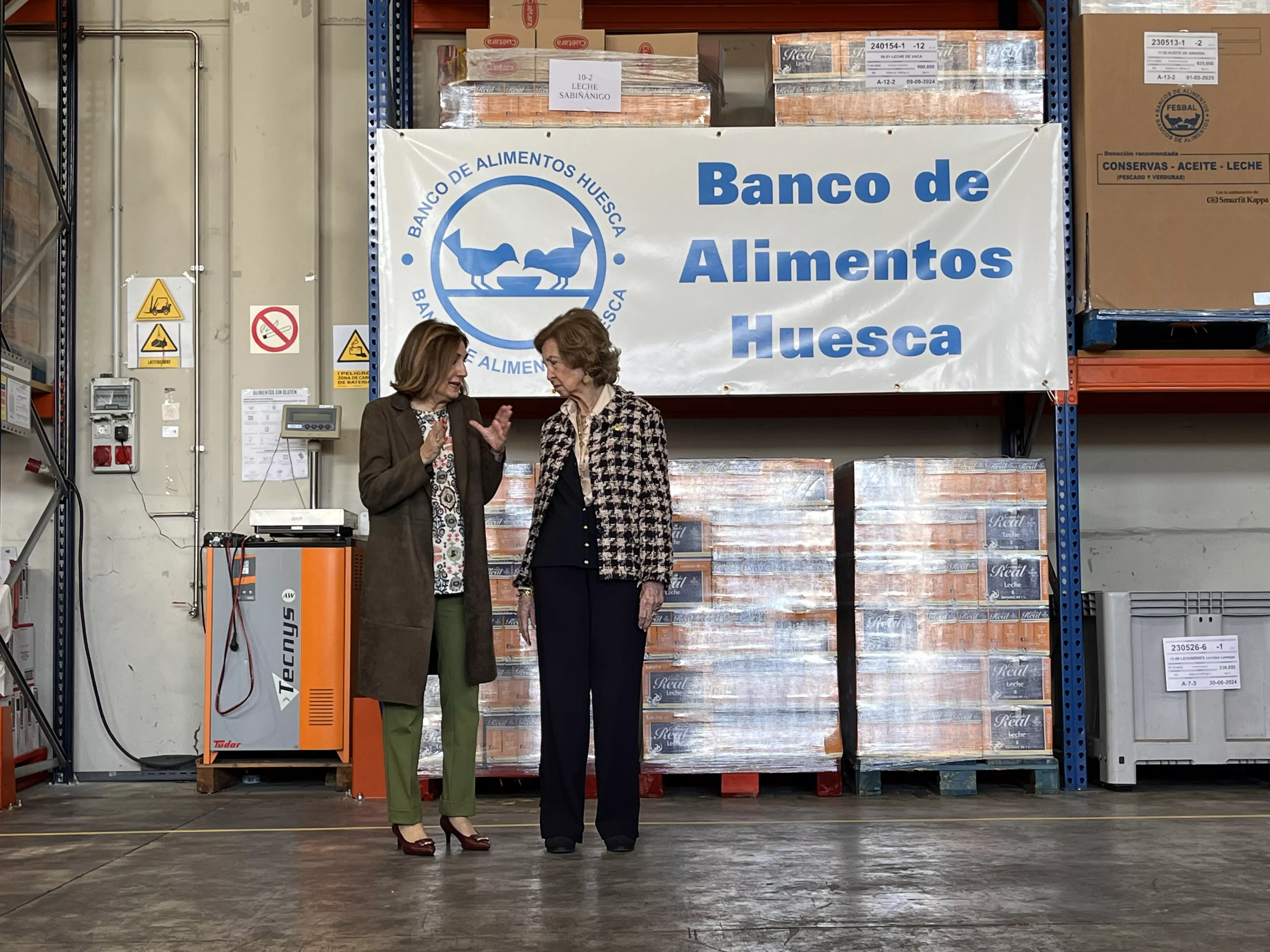 Visita de la Reina Sofía al Banco de Alimentos de Huesca. Foto Mercedes Manterola