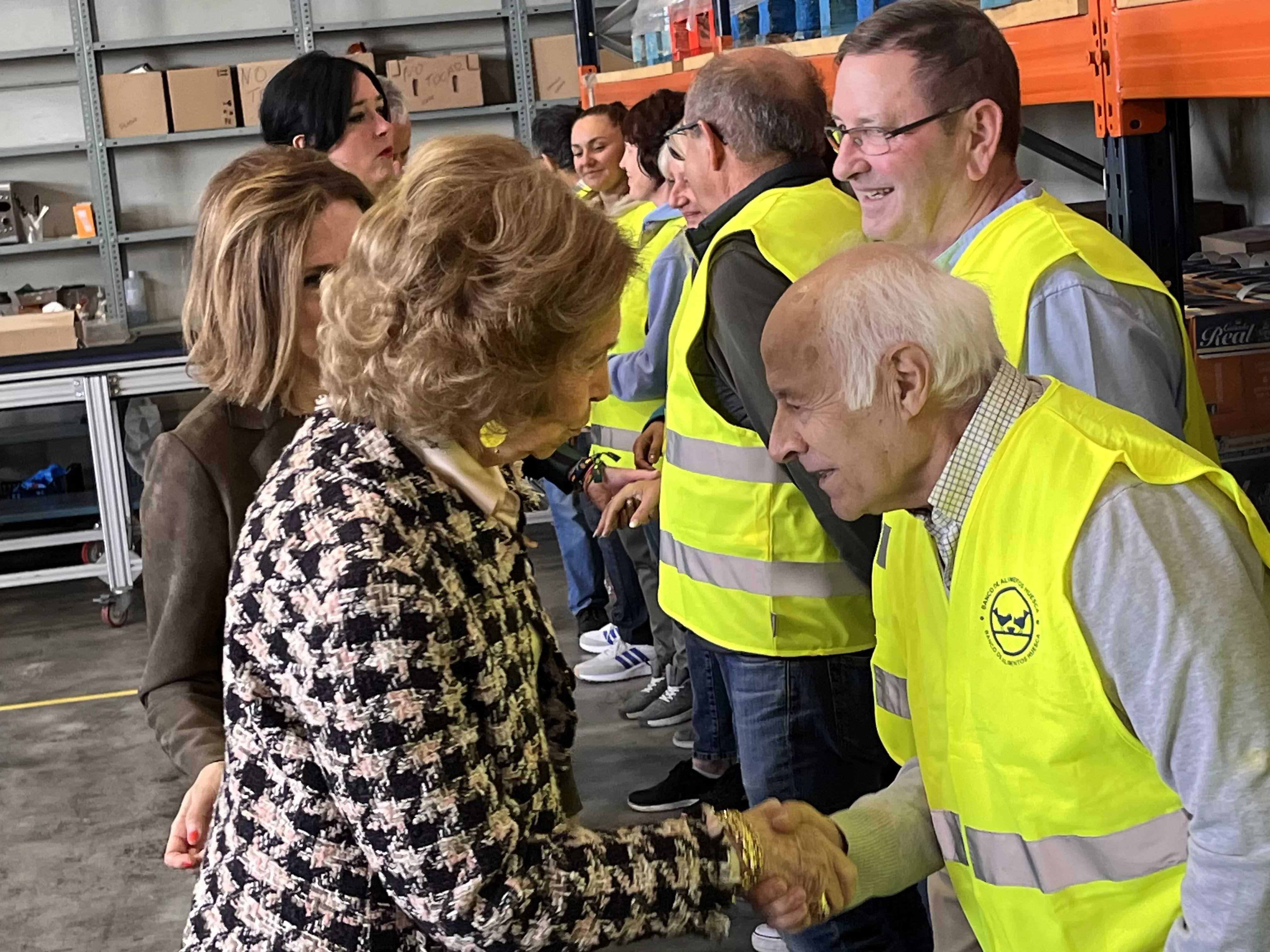 Visita de la Reina Sofía al Banco de Alimentos de Huesca. Foto Mercedes Manterola