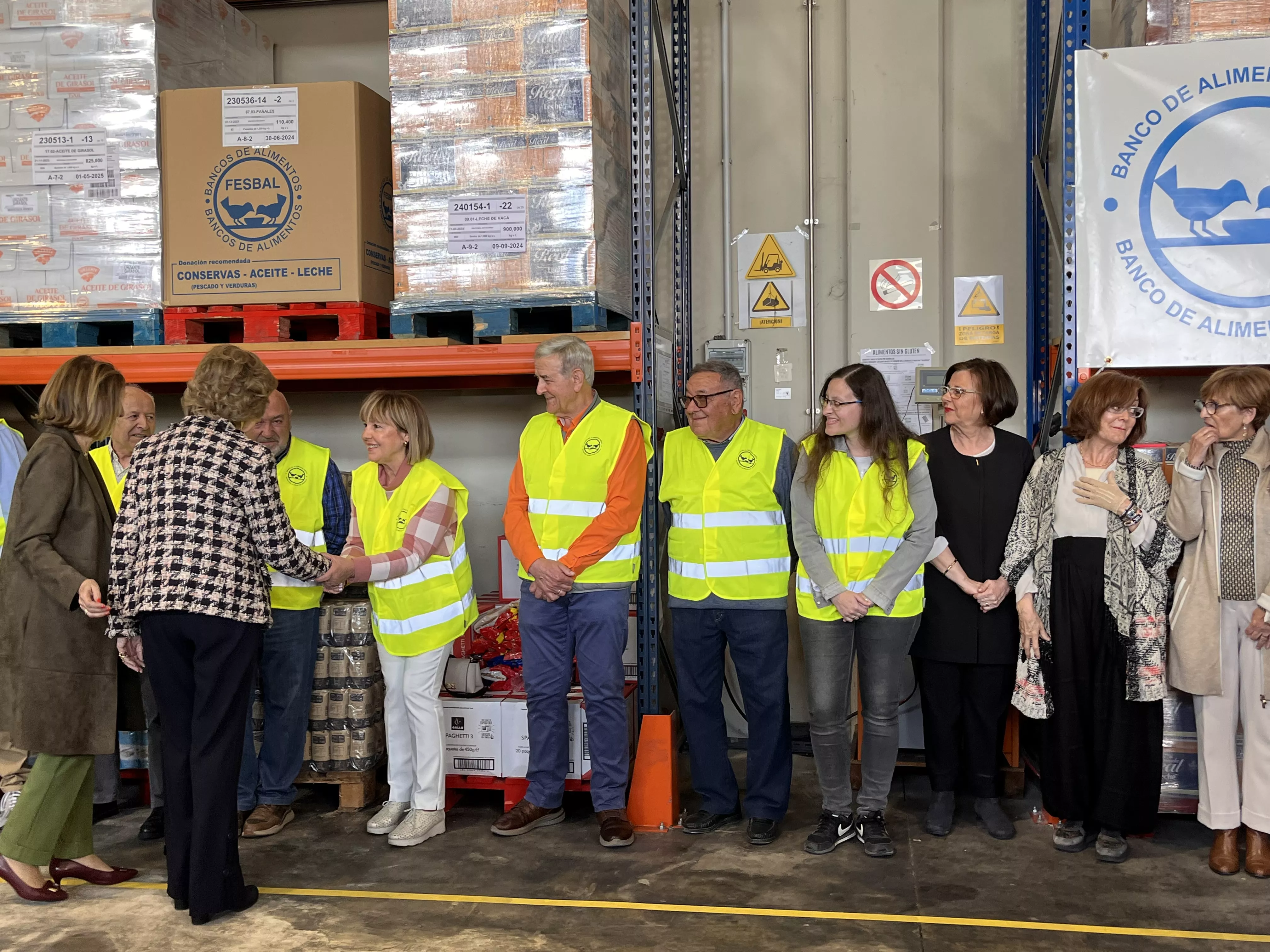 Visita de la Reina Sofía al Banco de Alimentos de Huesca. Foto Mercedes Manterola